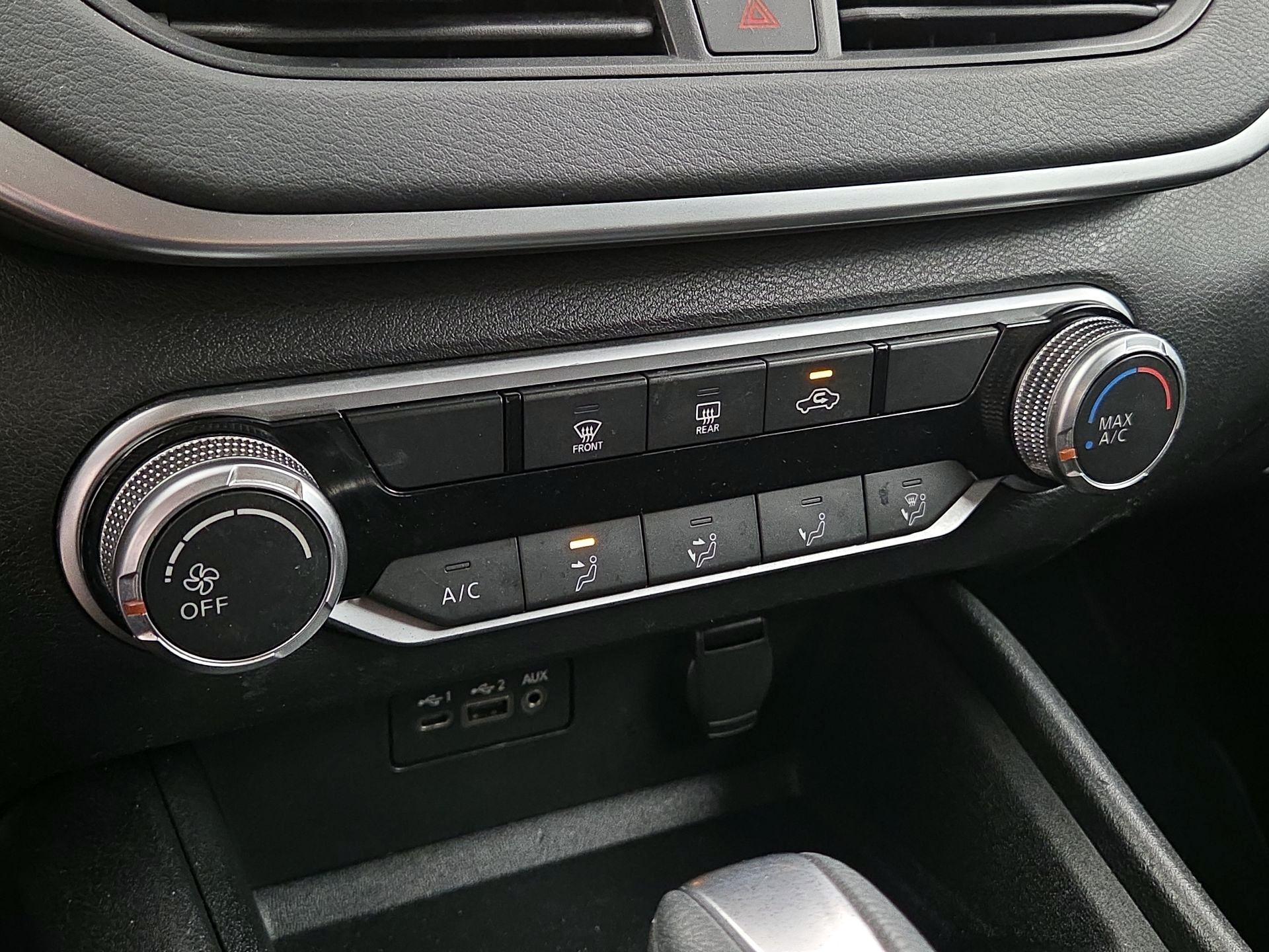 Thumbnail: 2019 Nissan Altima - 16