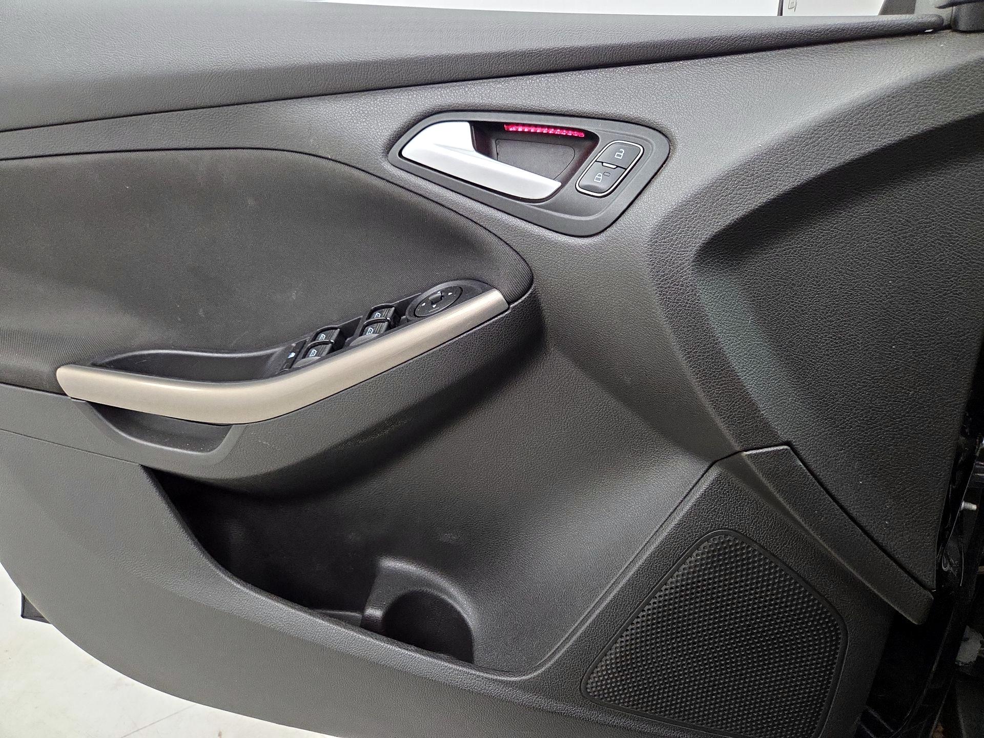 Thumbnail: 2016 Ford Focus - 12