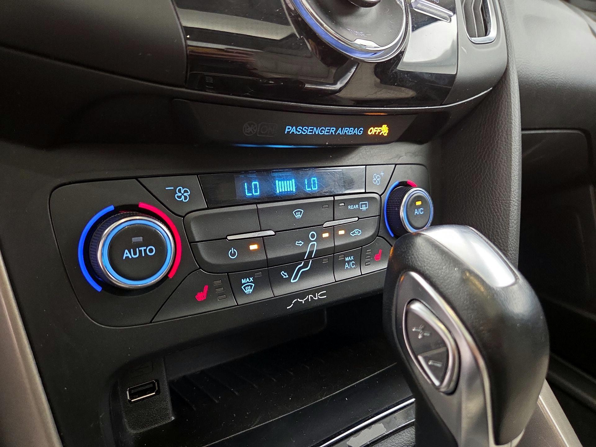 Thumbnail: 2016 Ford Focus - 16