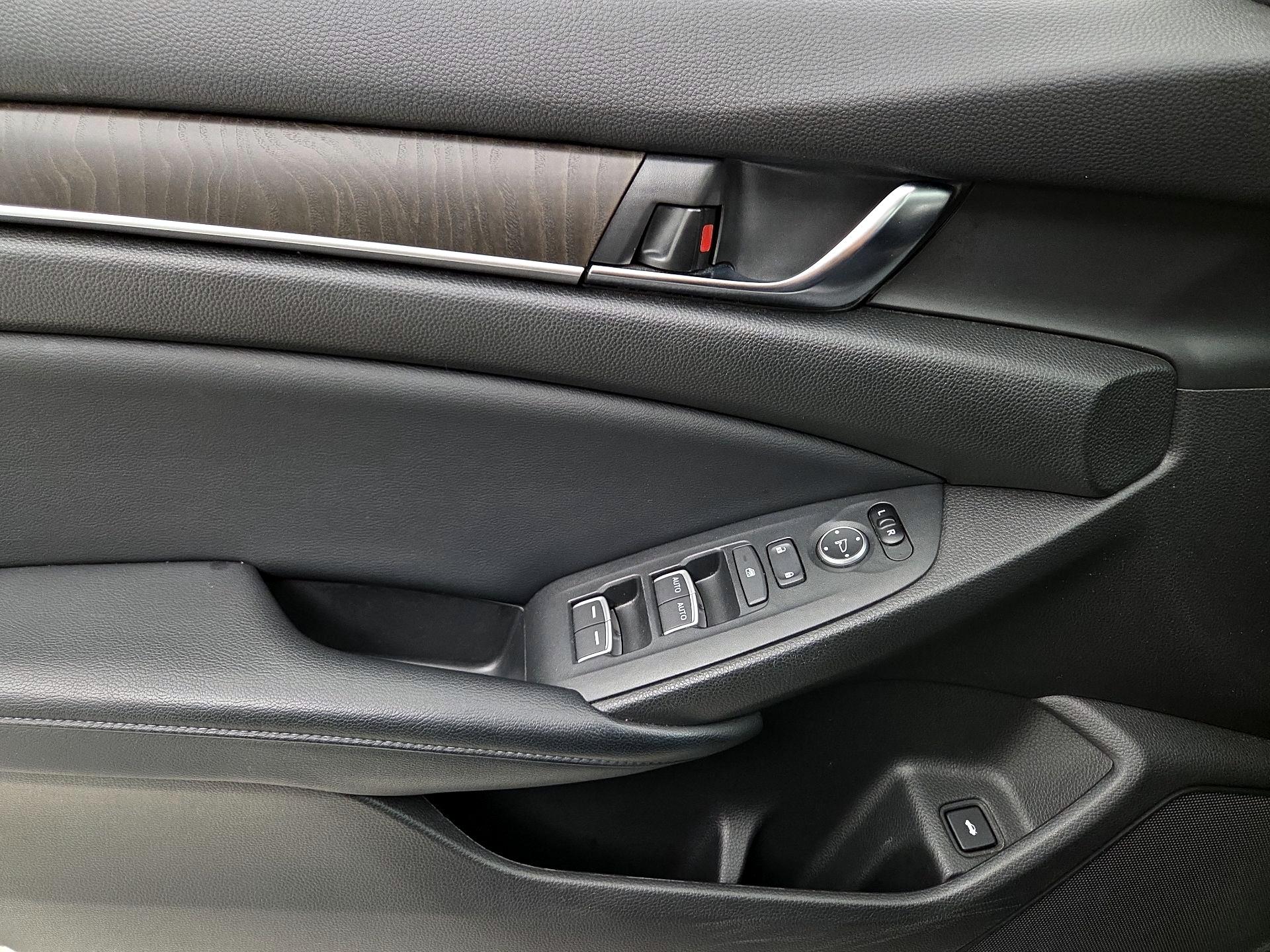 Thumbnail: 2018 Honda Accord - 12