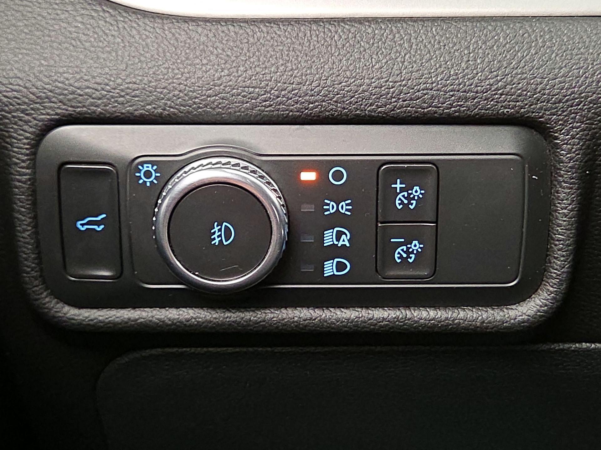 Thumbnail: 2022 Ford Explorer - 13