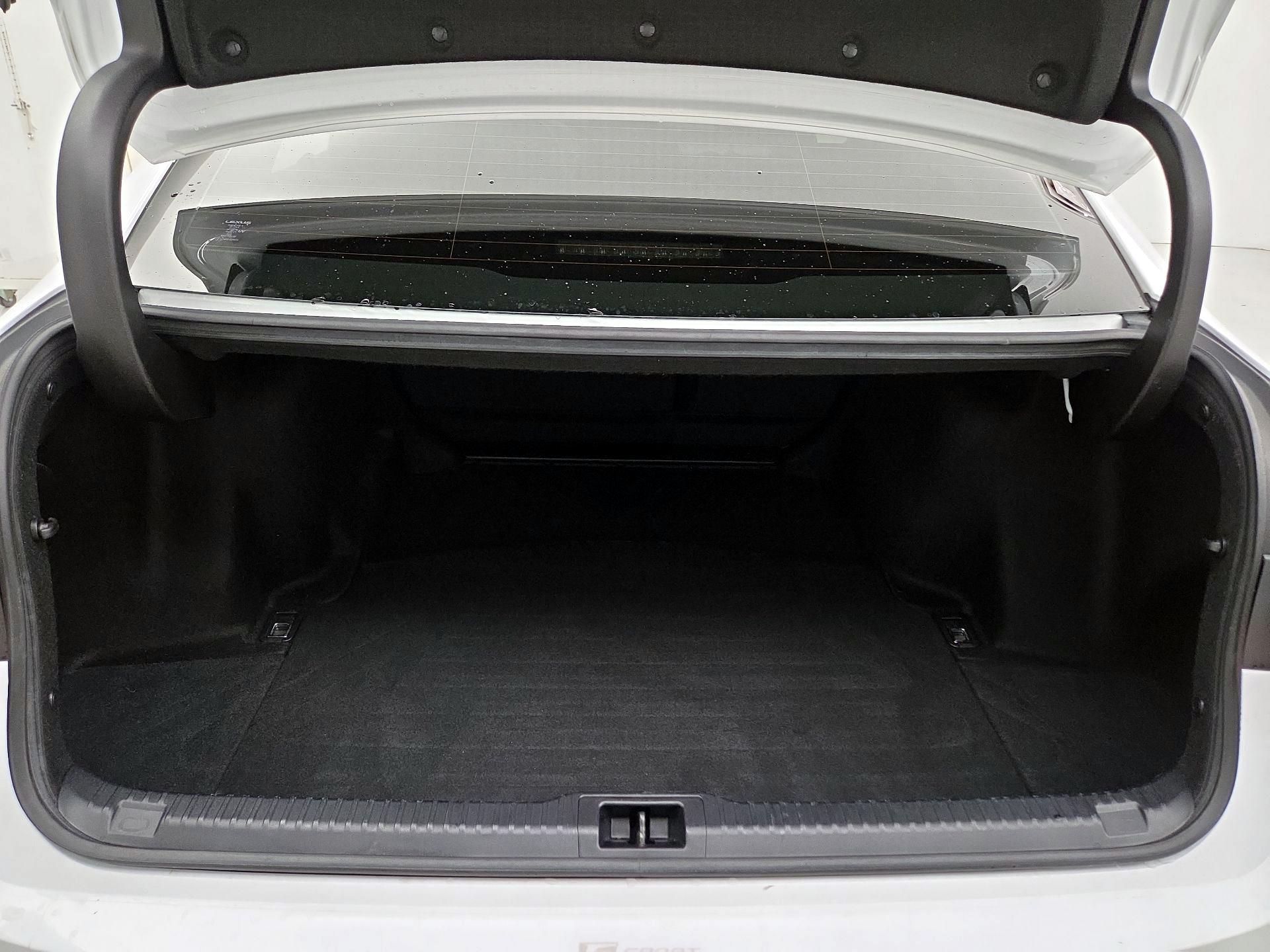 Thumbnail: 2021 Lexus IS - 20