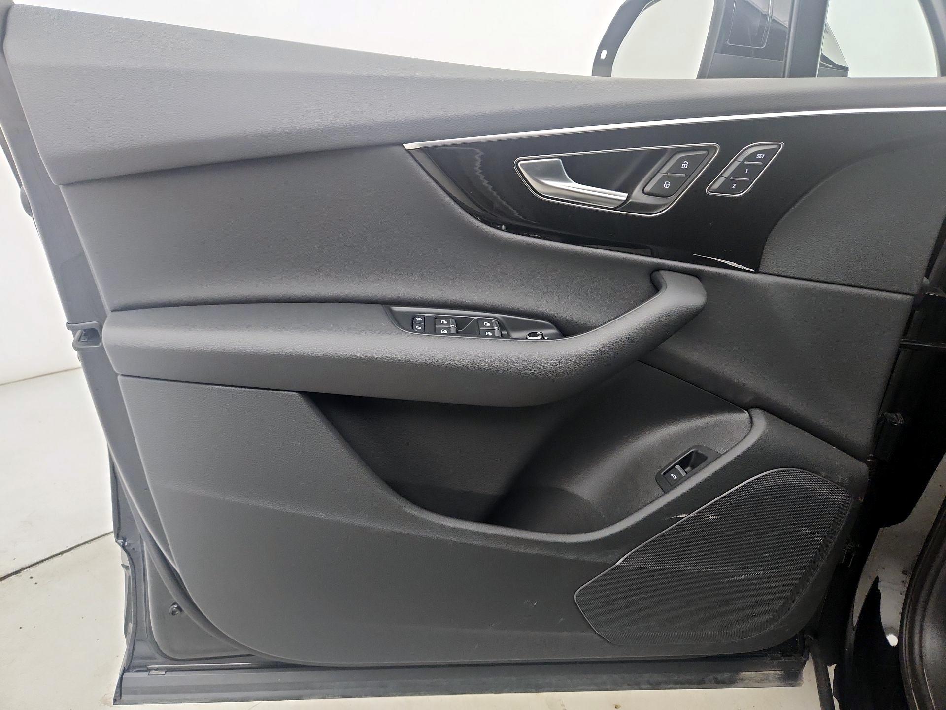 Thumbnail: 2023 Audi Q7 - 12