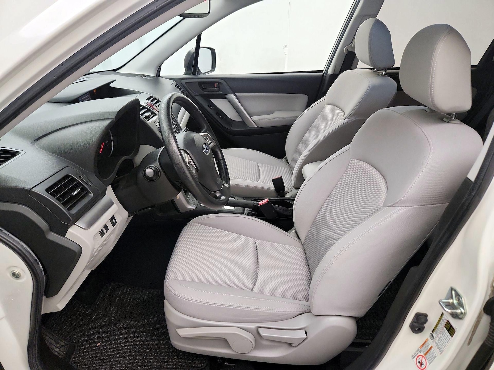 2015 Subaru Forester i - Photo 12