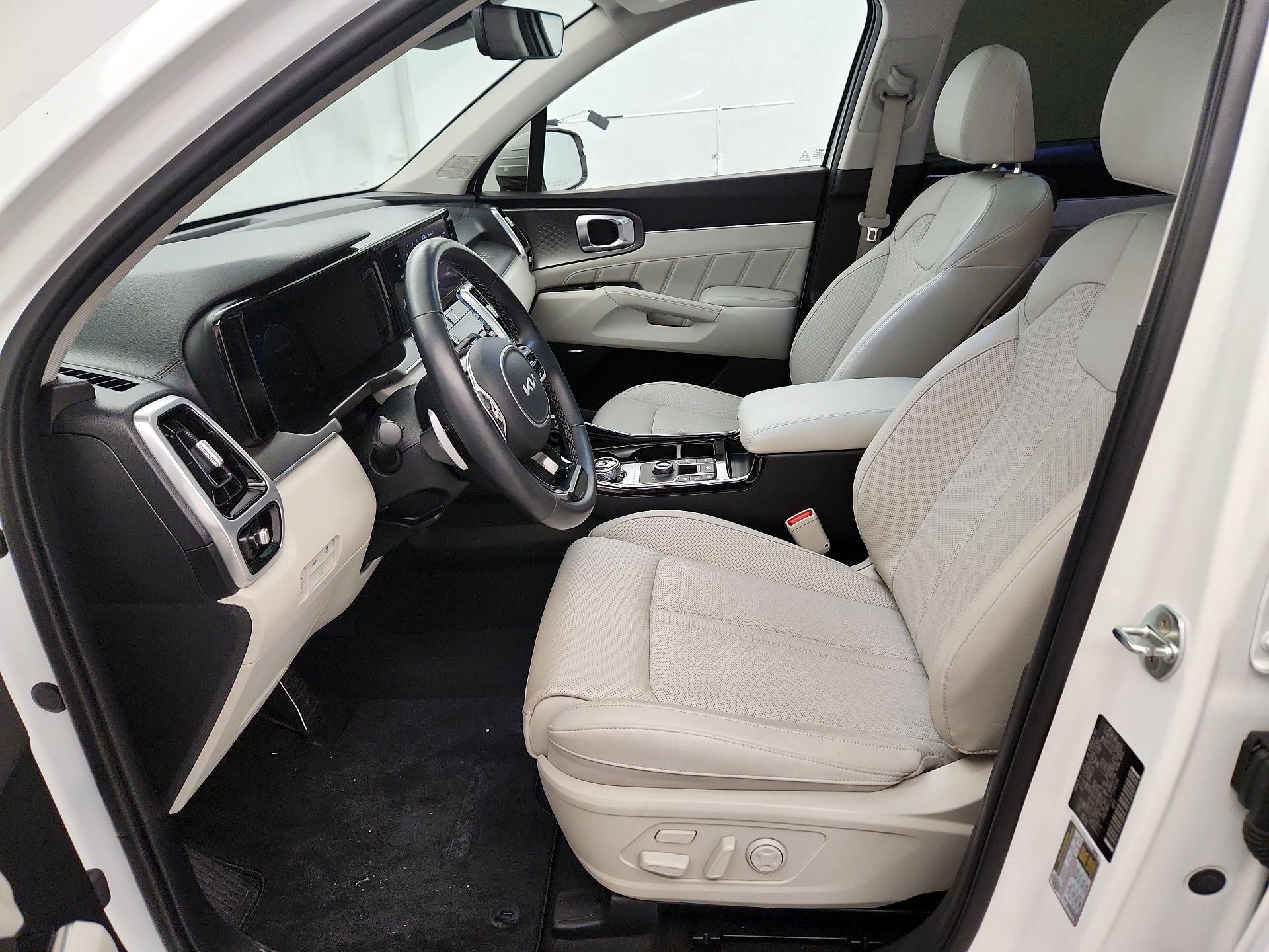 Thumbnail: 2023 Kia Sorento - 11