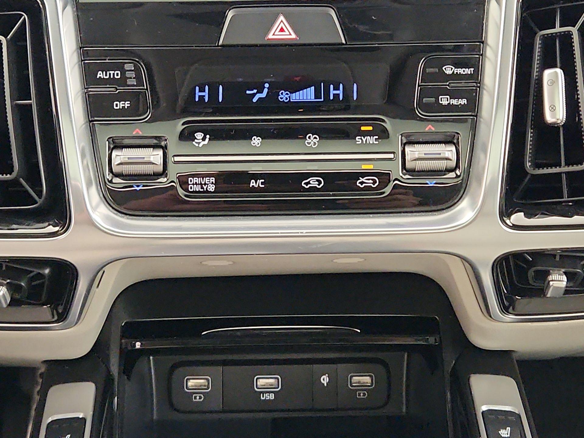 Thumbnail: 2023 Kia Sorento - 16