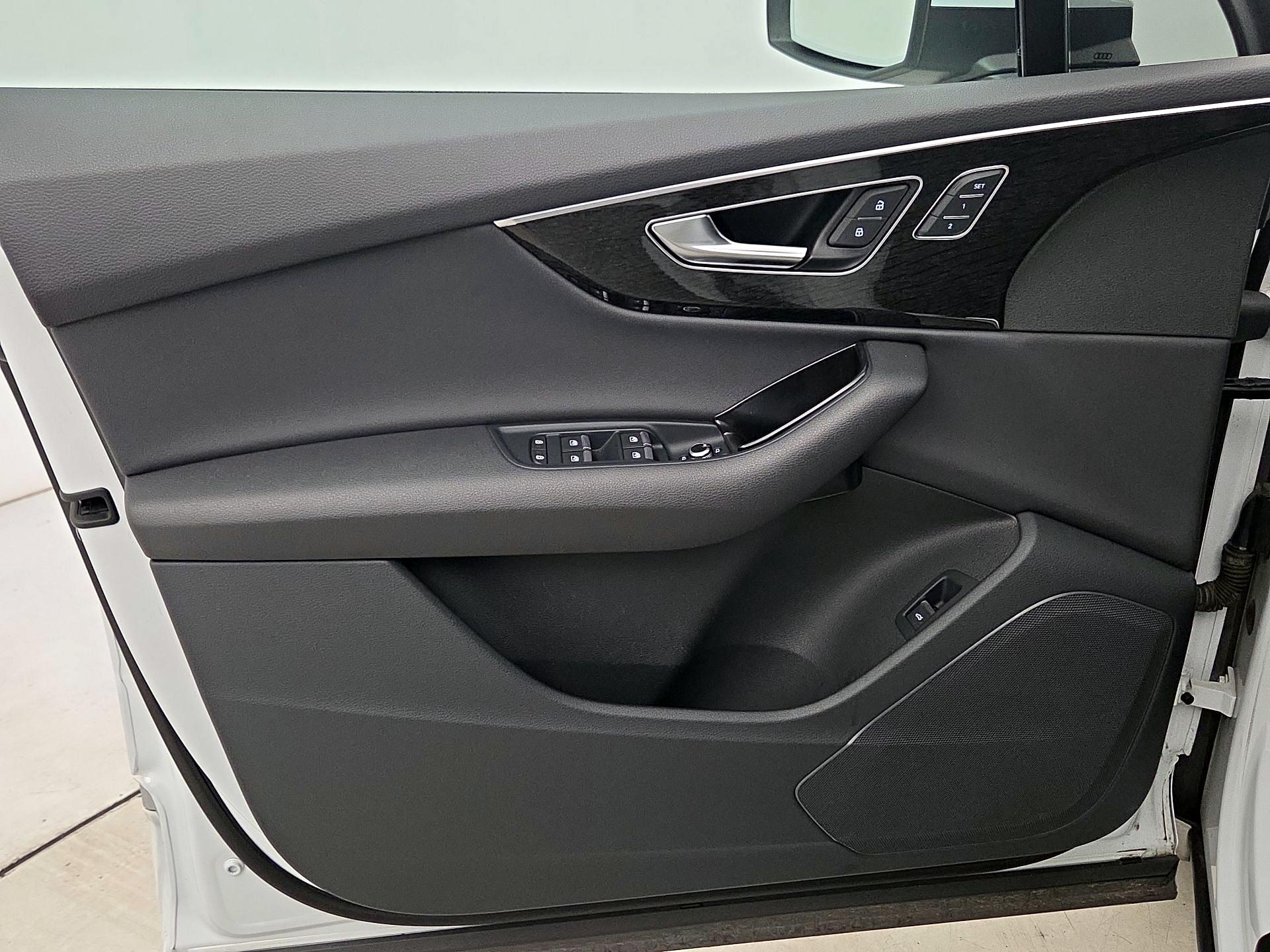 Thumbnail: 2021 Audi Q7 - 12