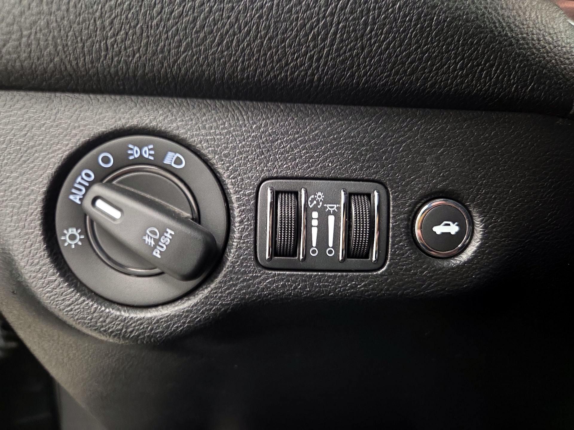 Thumbnail: 2019 Dodge Challenger - 13