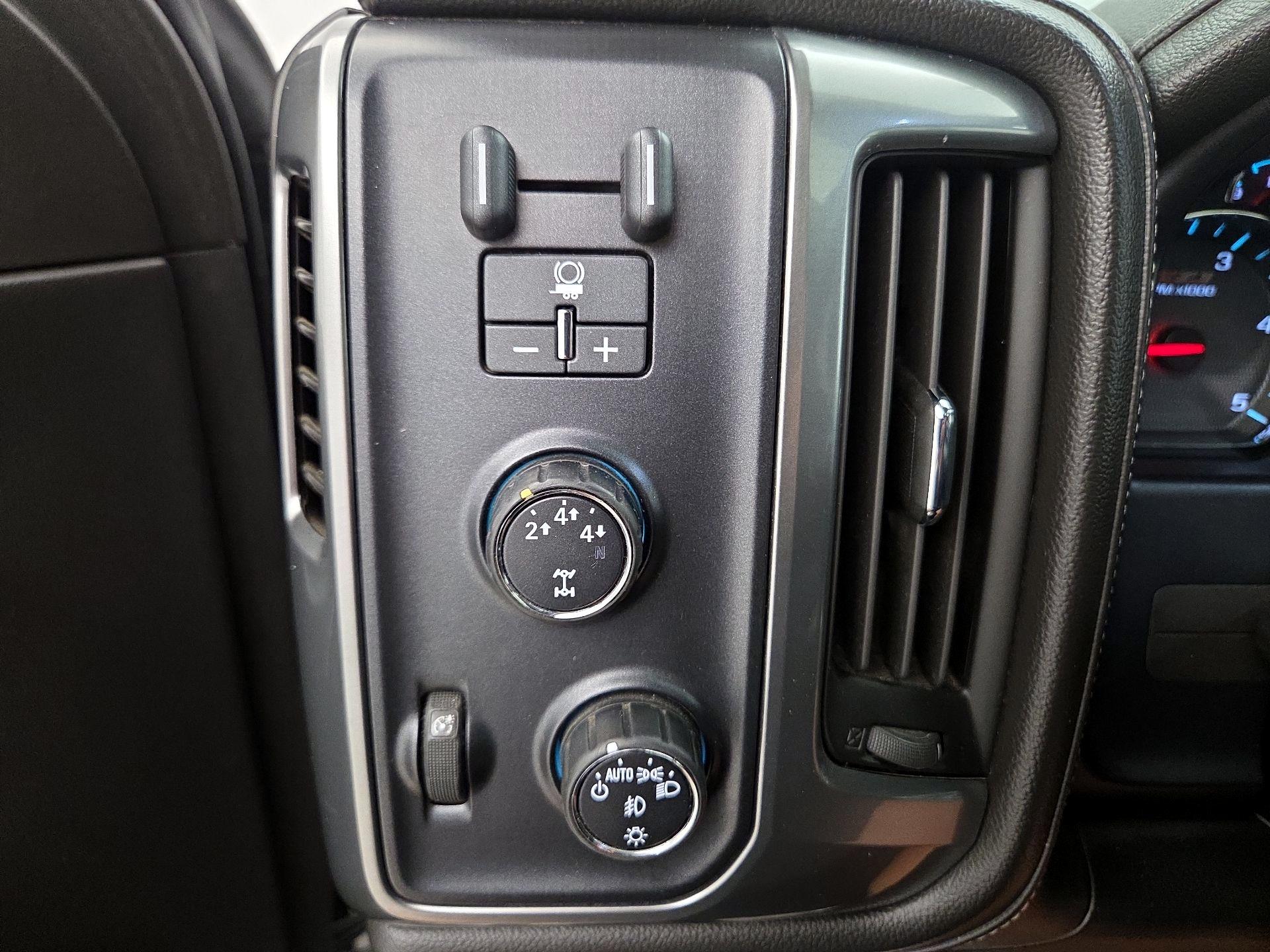 Thumbnail: 2015 Chevrolet Silverado 3500 - 13