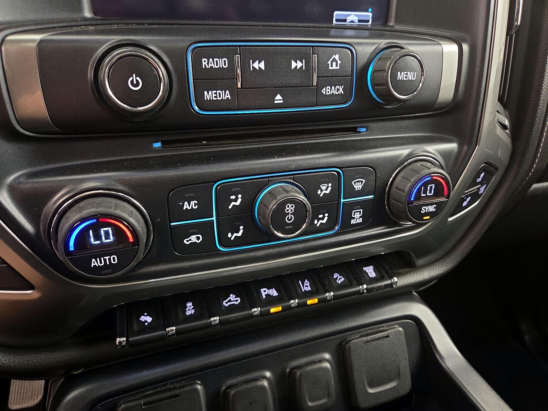 Thumbnail: 2015 Chevrolet Silverado 3500 - 17