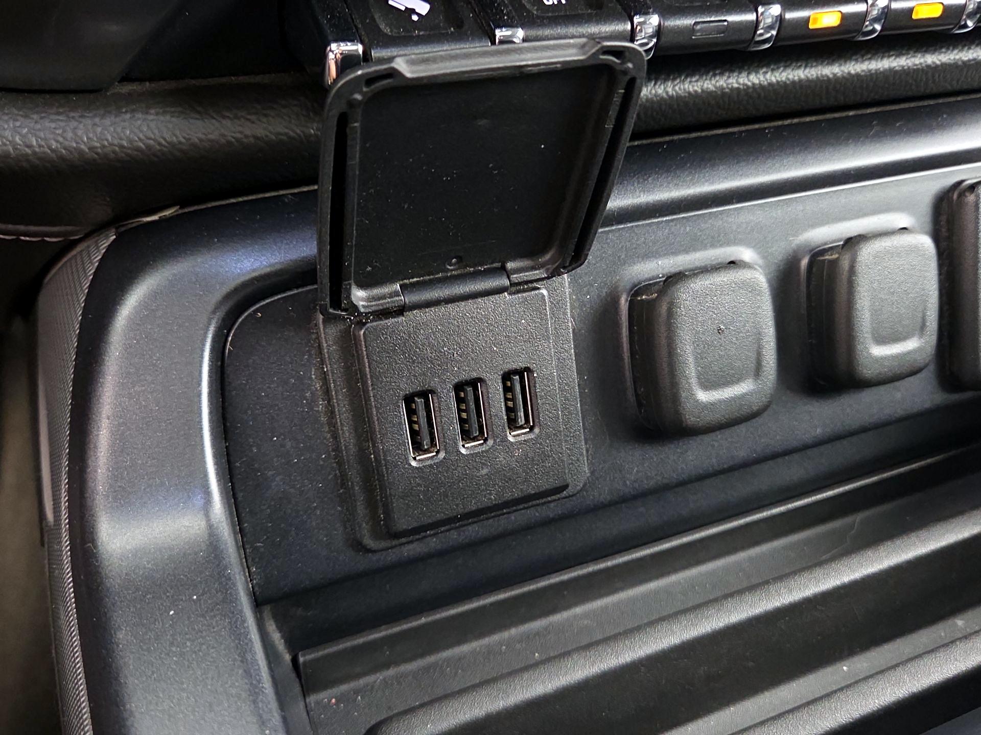 Thumbnail: 2015 Chevrolet Silverado 3500 - 19