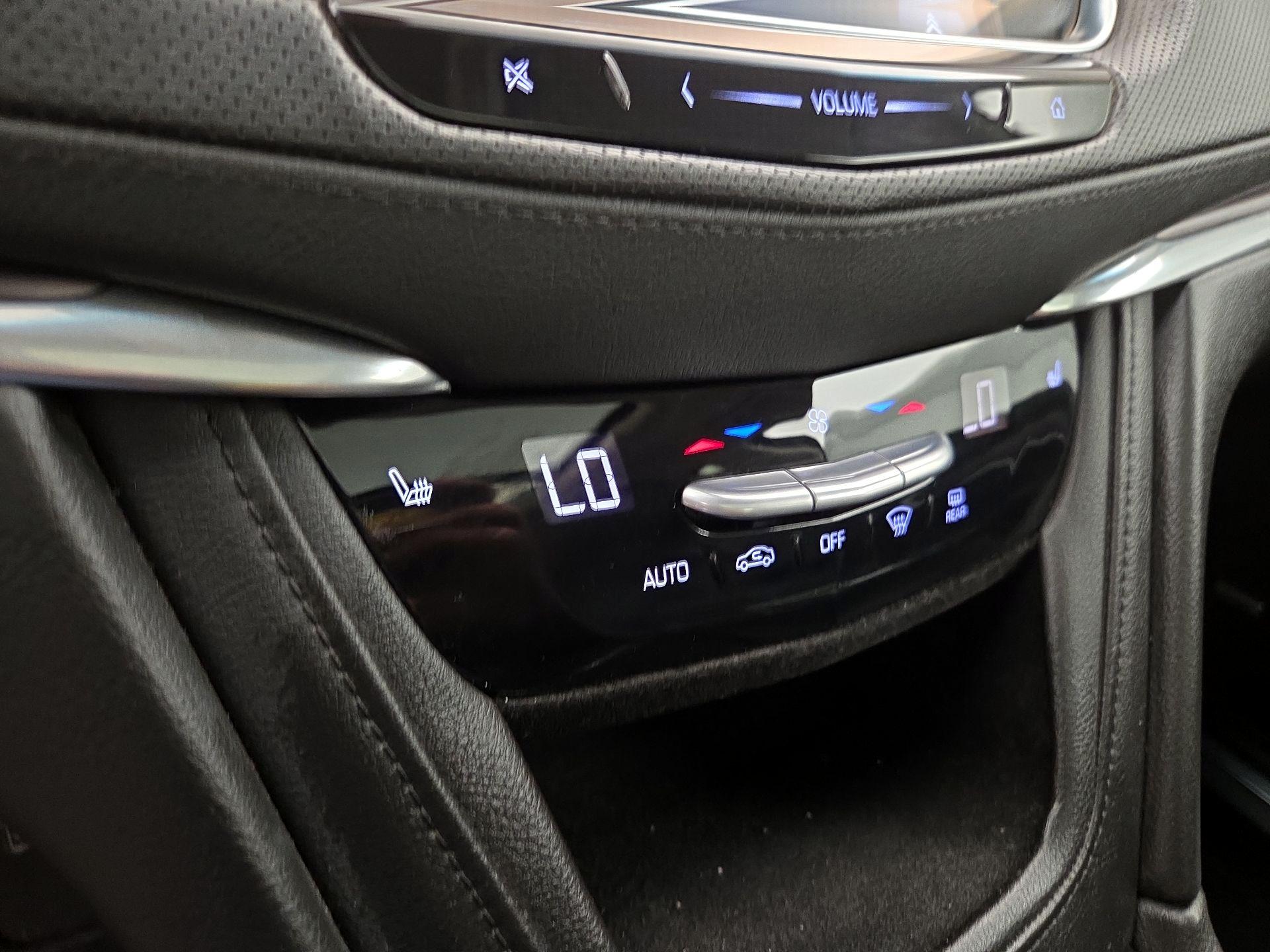Thumbnail: 2017 Cadillac XT5 - 16