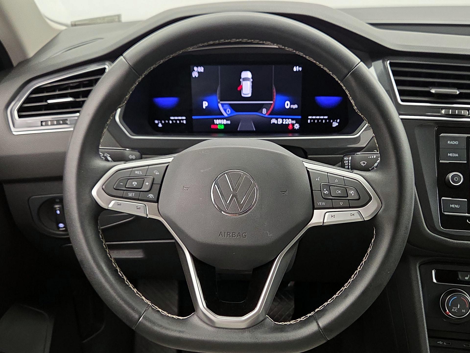 Thumbnail: 2023 Volkswagen Tiguan - 10