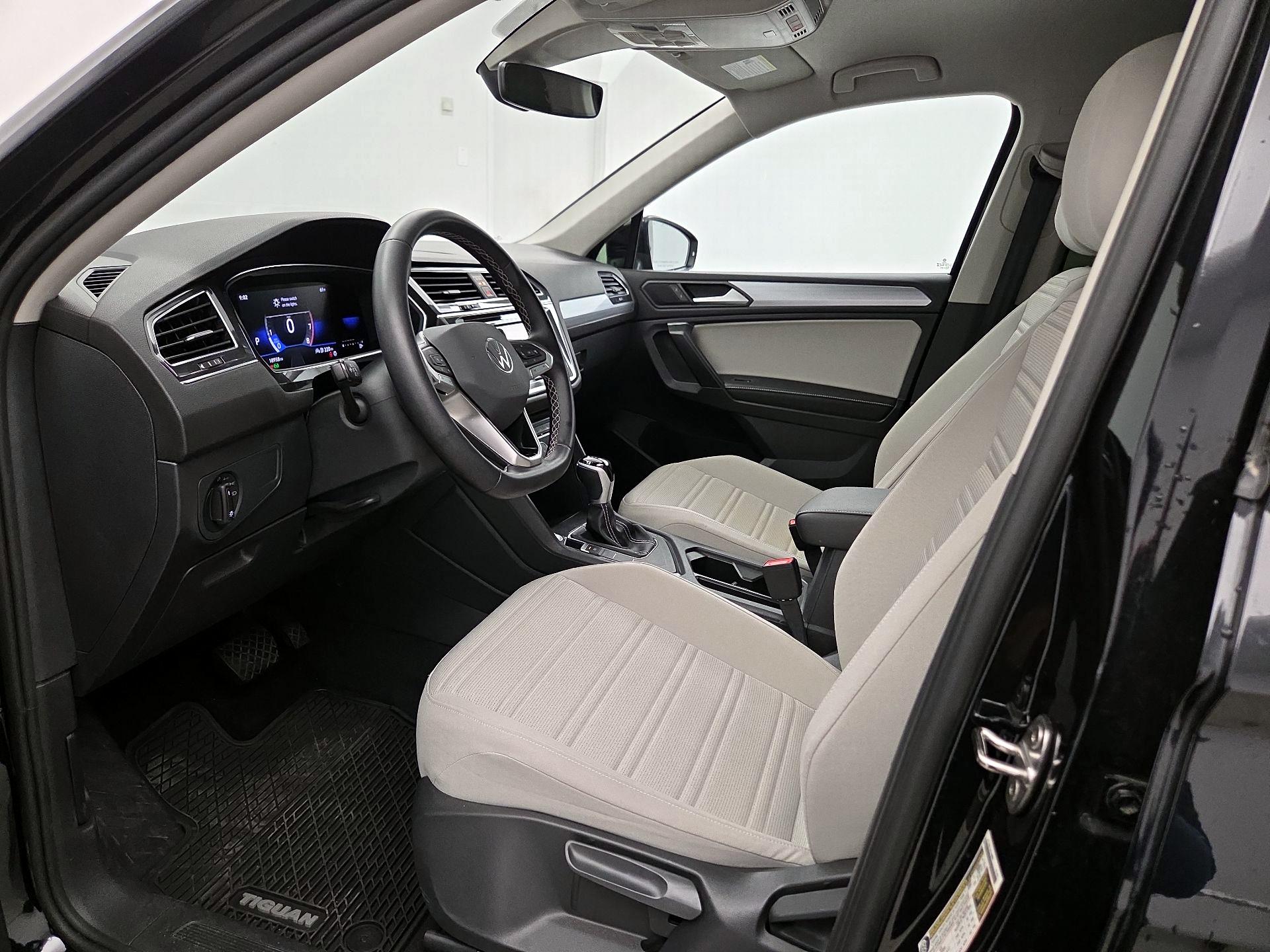 Thumbnail: 2023 Volkswagen Tiguan - 11