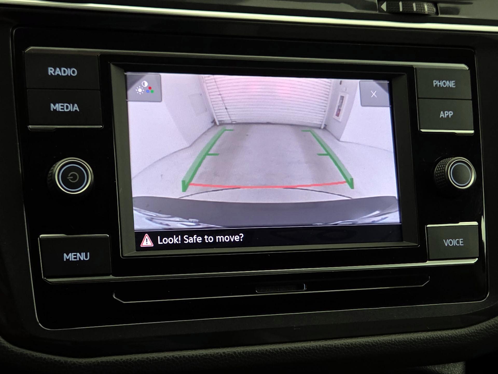 Thumbnail: 2023 Volkswagen Tiguan - 14