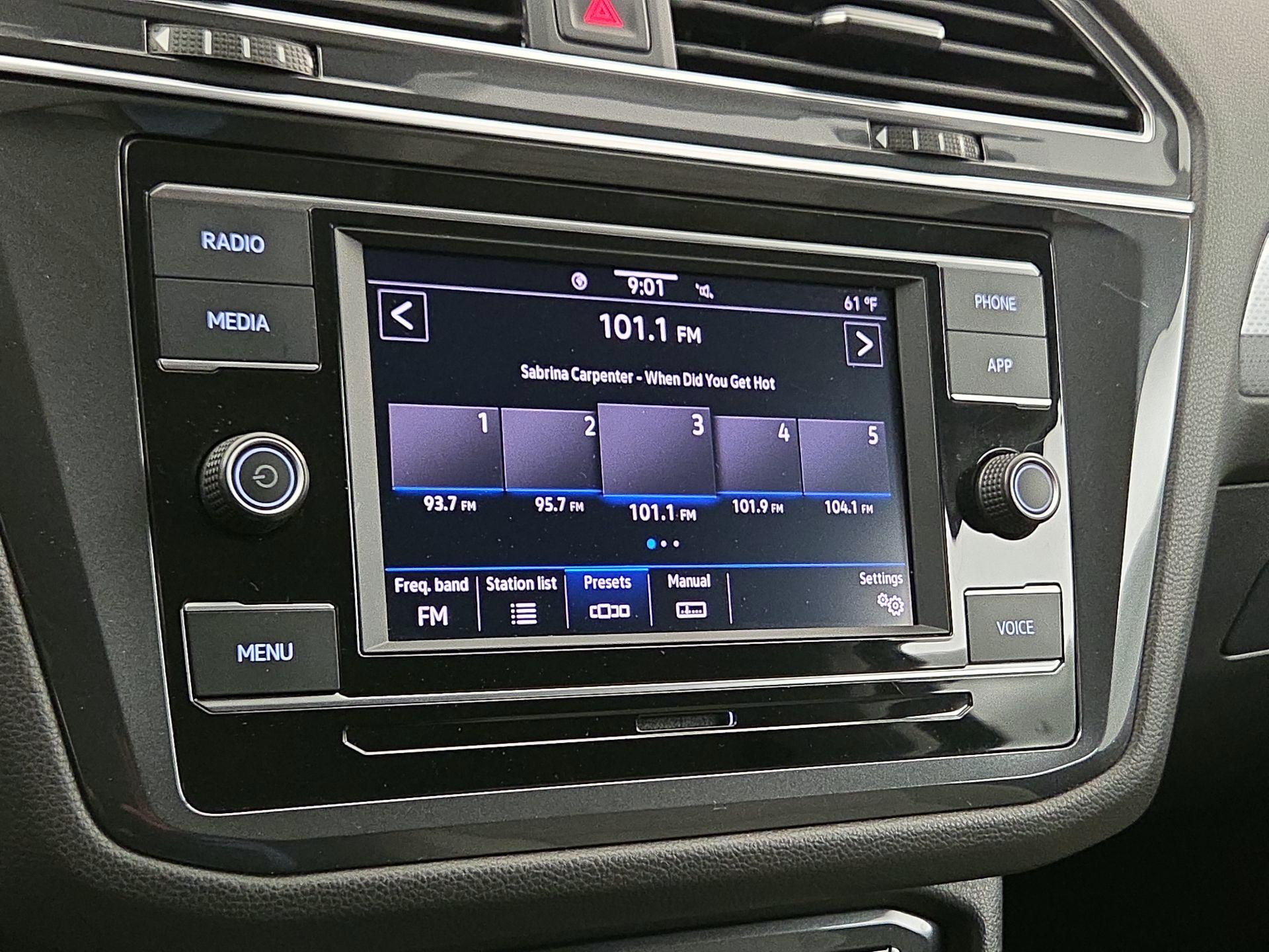 Thumbnail: 2023 Volkswagen Tiguan - 15