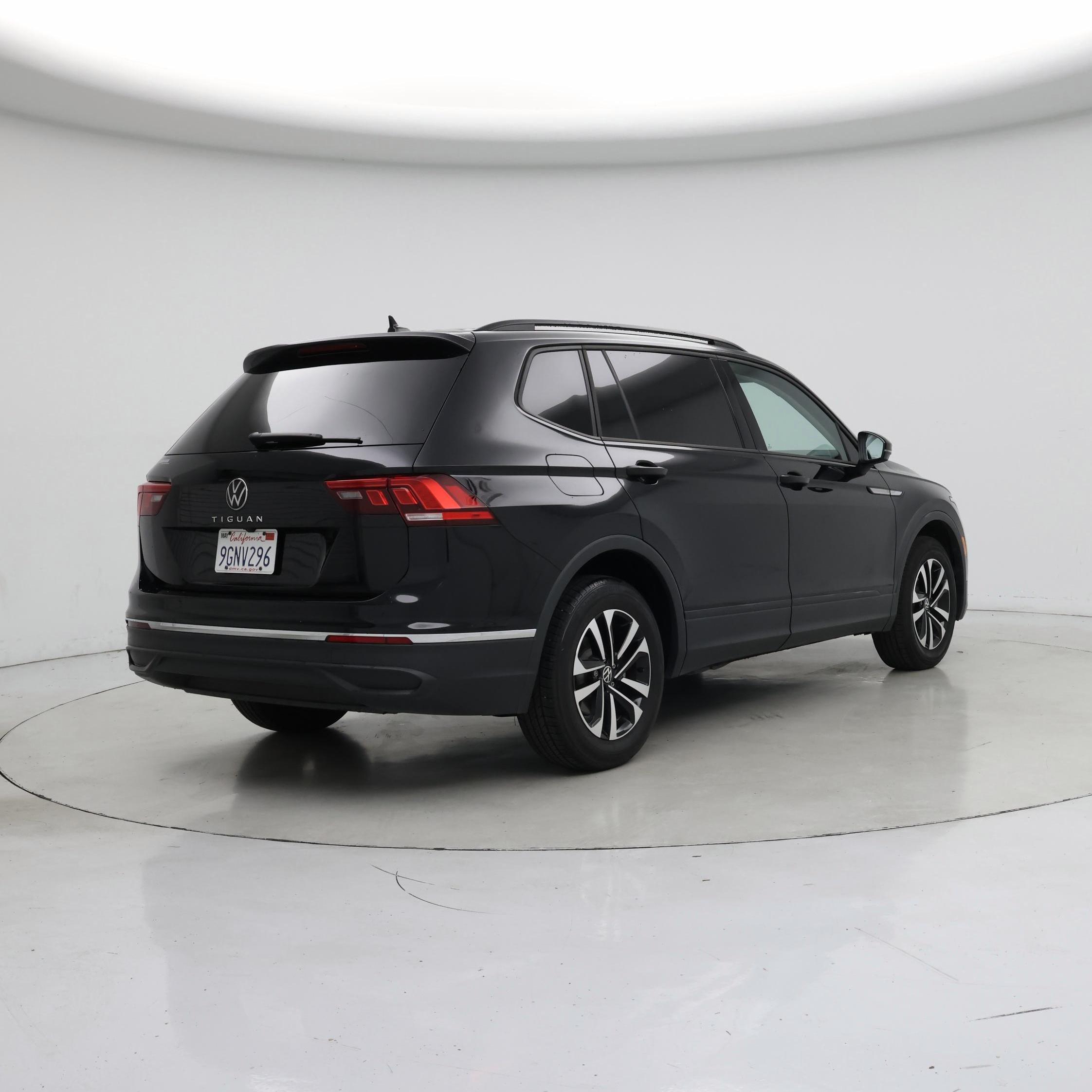 Thumbnail: 2023 Volkswagen Tiguan - 8