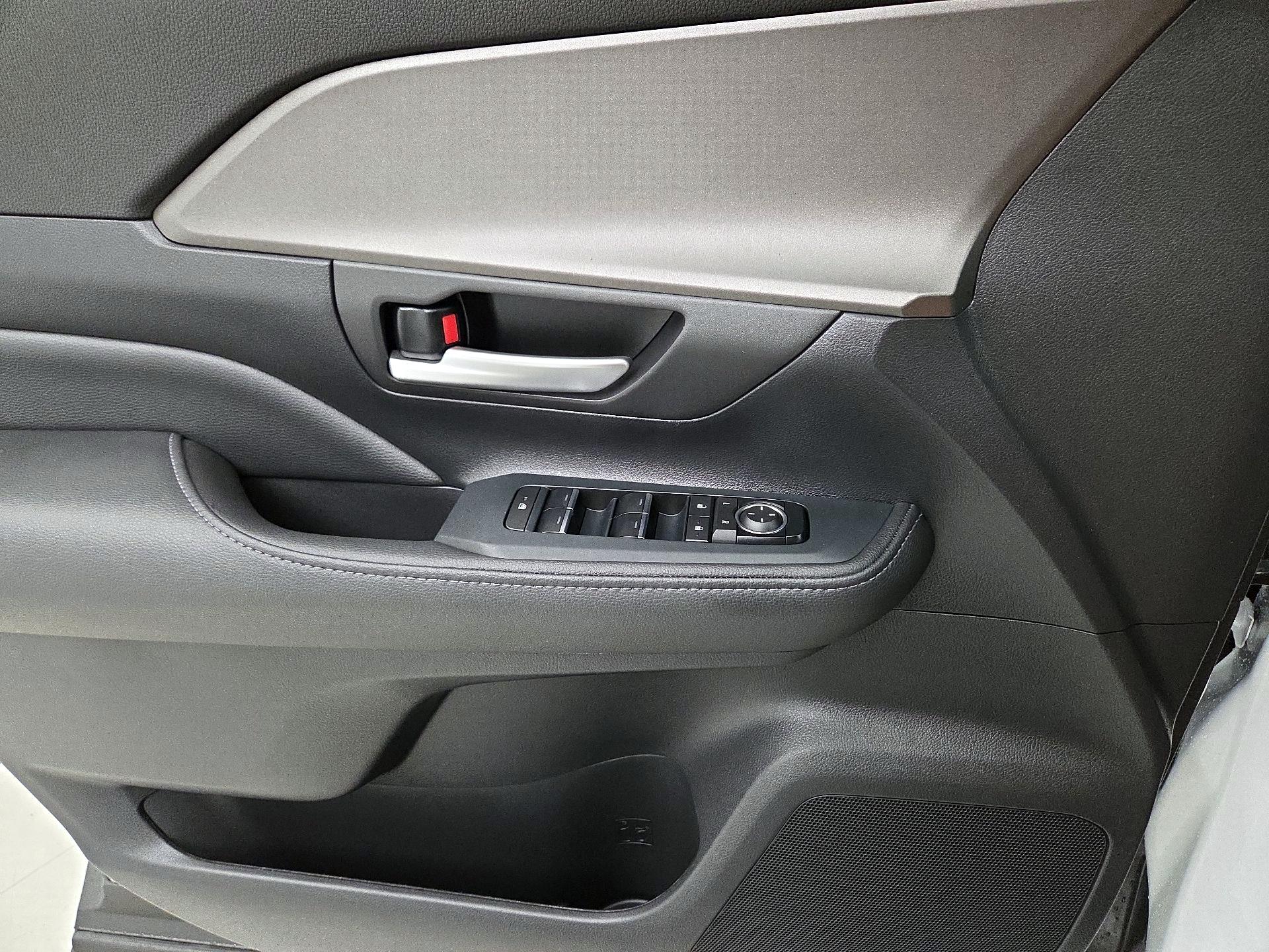 Thumbnail: 2026 Toyota Grand Highlander - 12