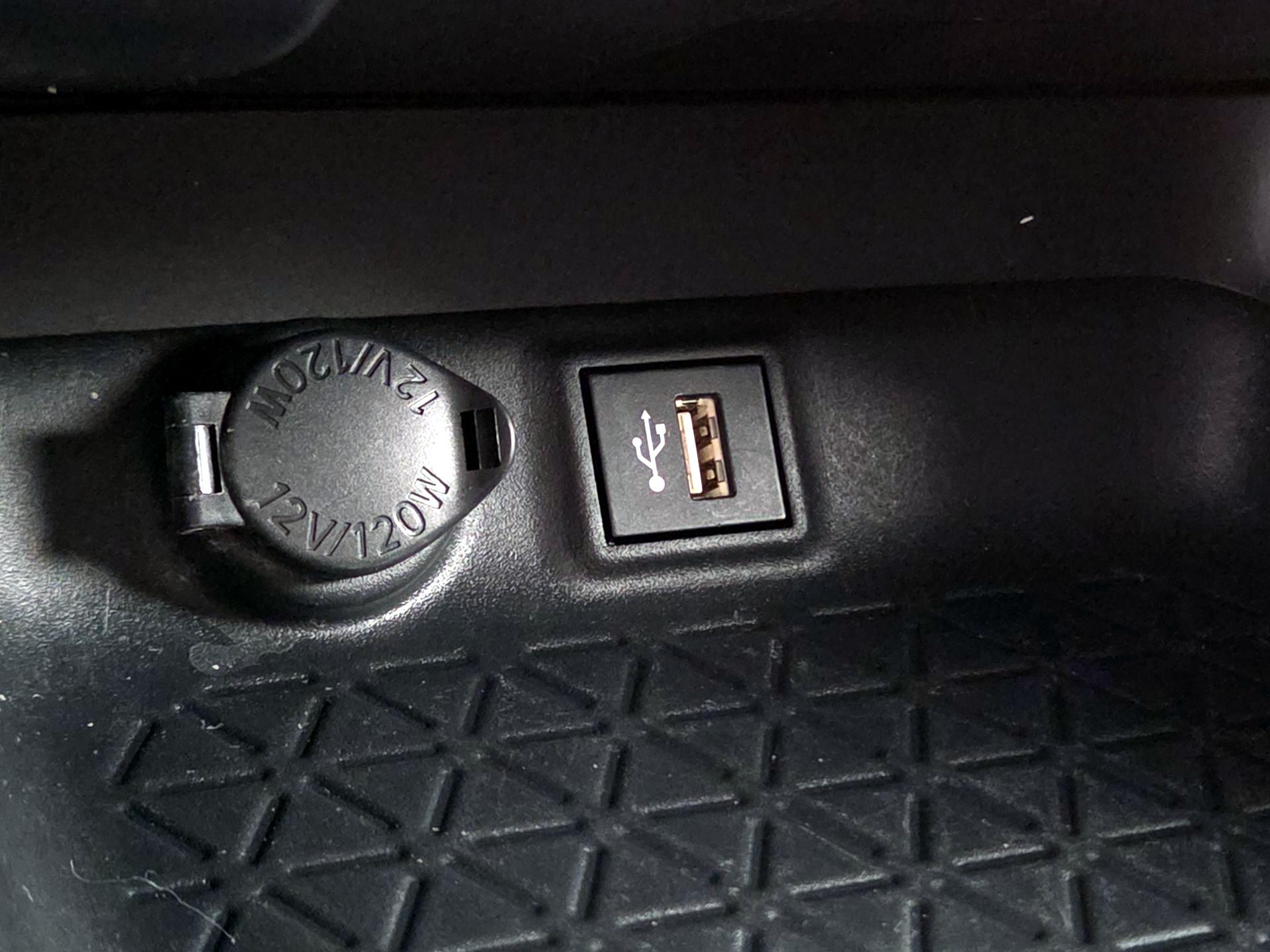 Thumbnail: 2025 Toyota RAV4 - 18