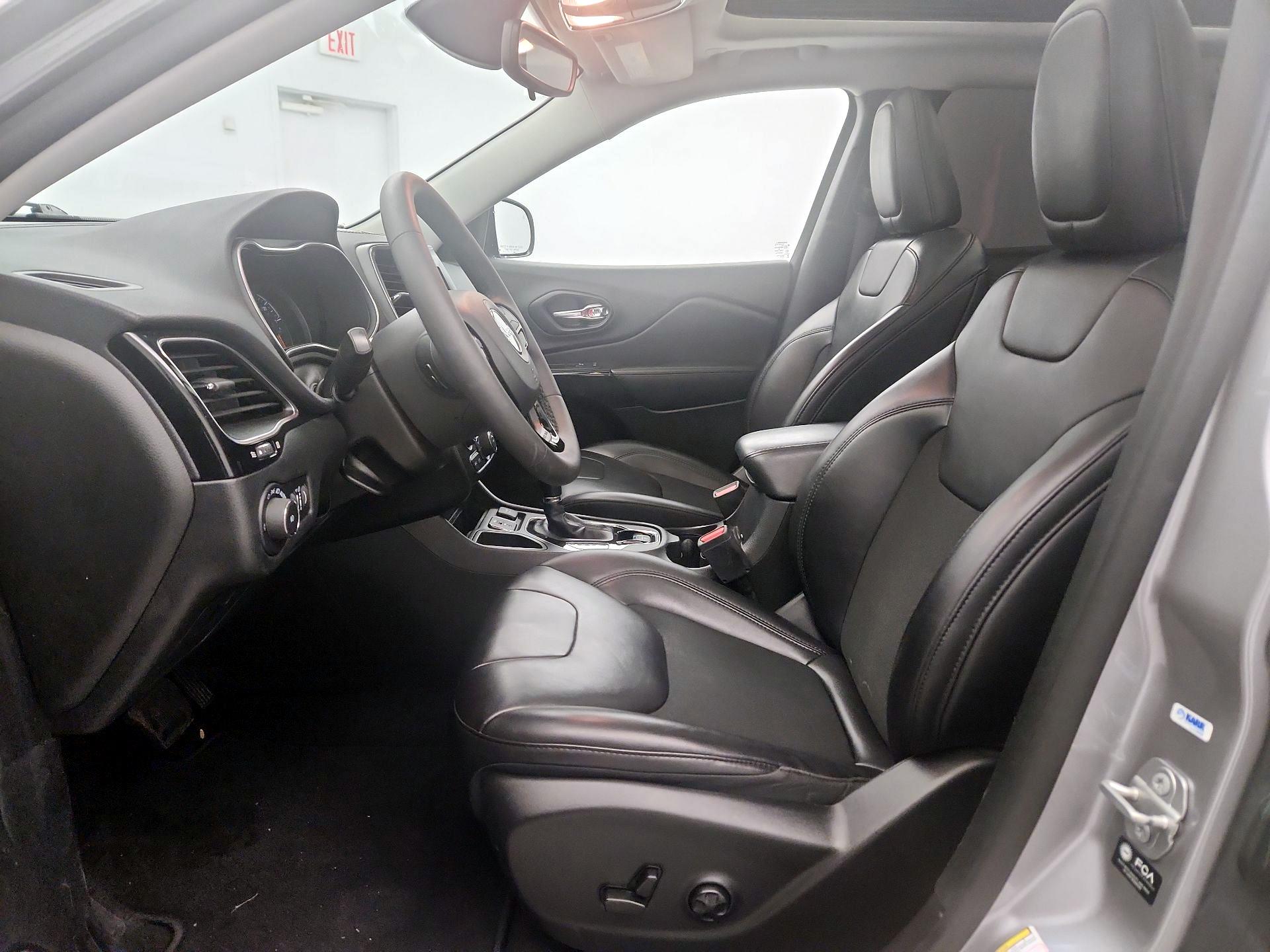 Thumbnail: 2021 Jeep Cherokee - 11