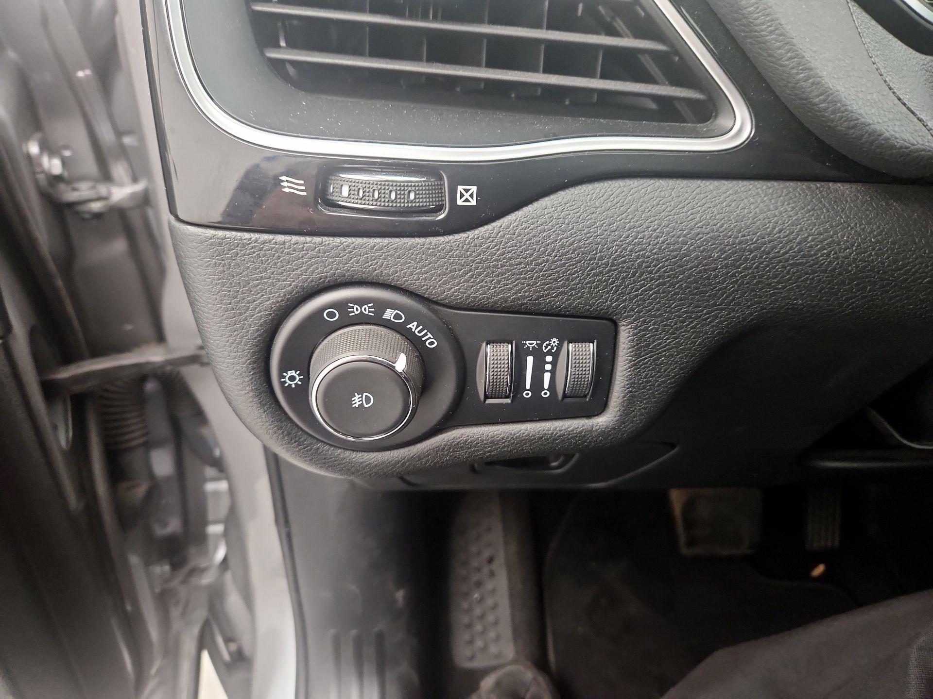 Thumbnail: 2021 Jeep Cherokee - 13