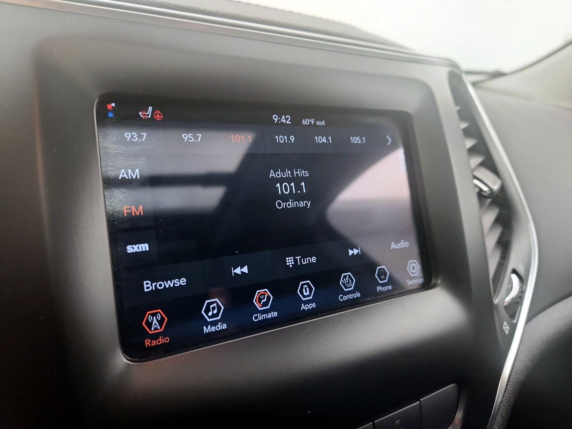 Thumbnail: 2021 Jeep Cherokee - 15