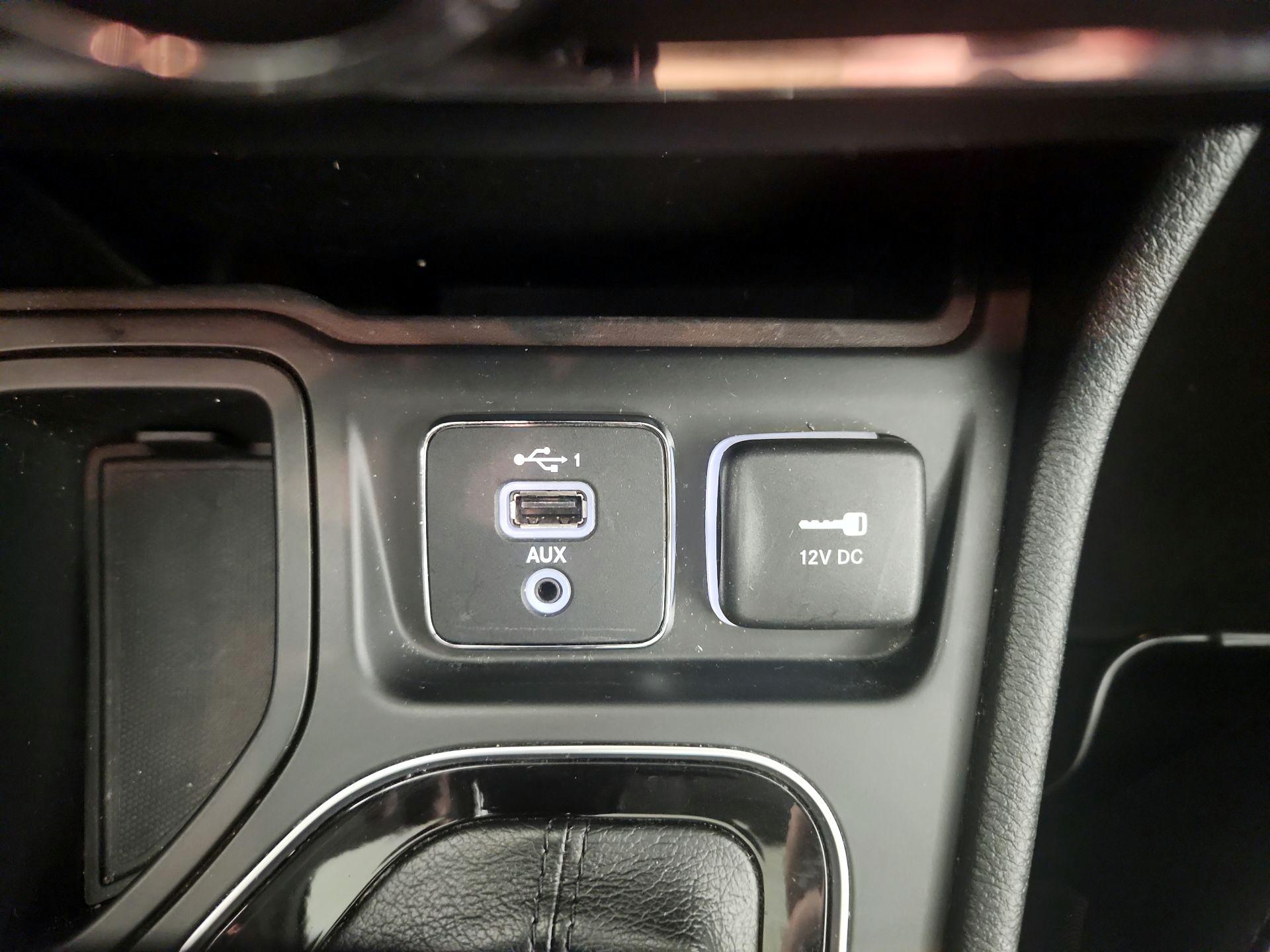 Thumbnail: 2021 Jeep Cherokee - 18