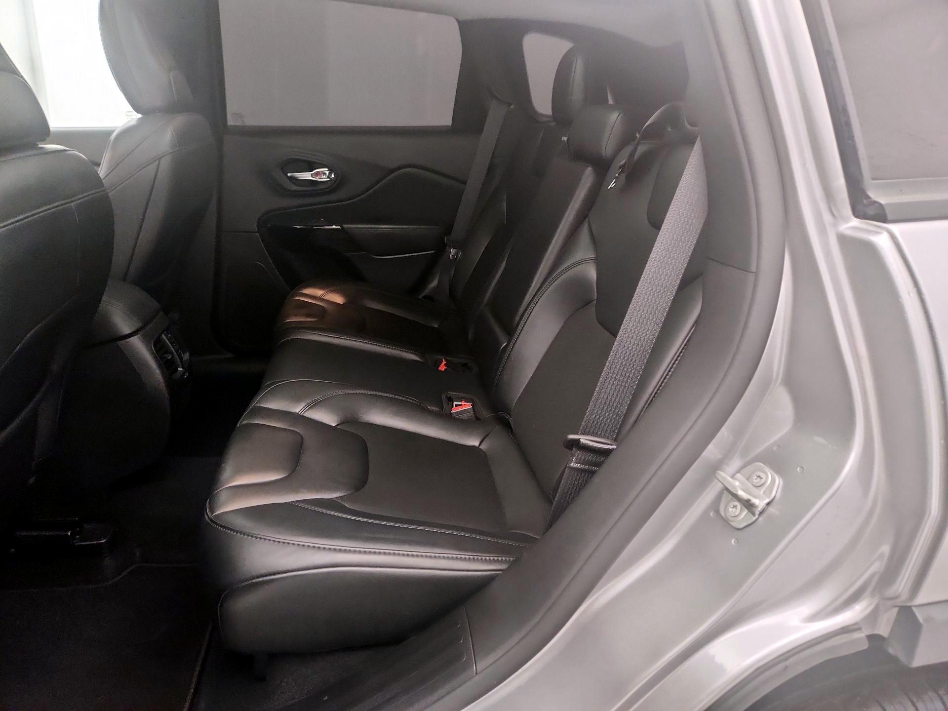 Thumbnail: 2021 Jeep Cherokee - 20