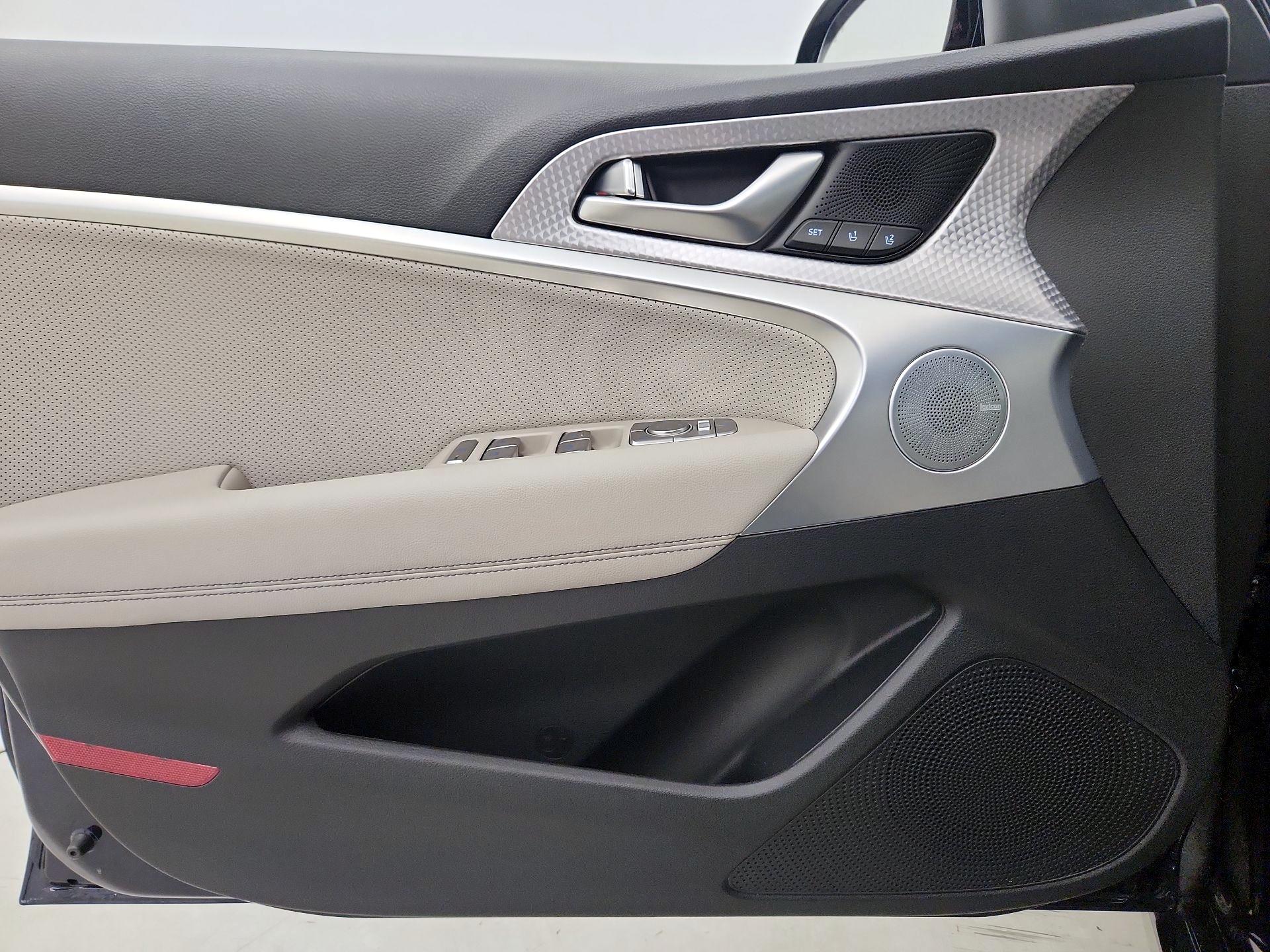 Thumbnail: 2023 Genesis G70 - 12