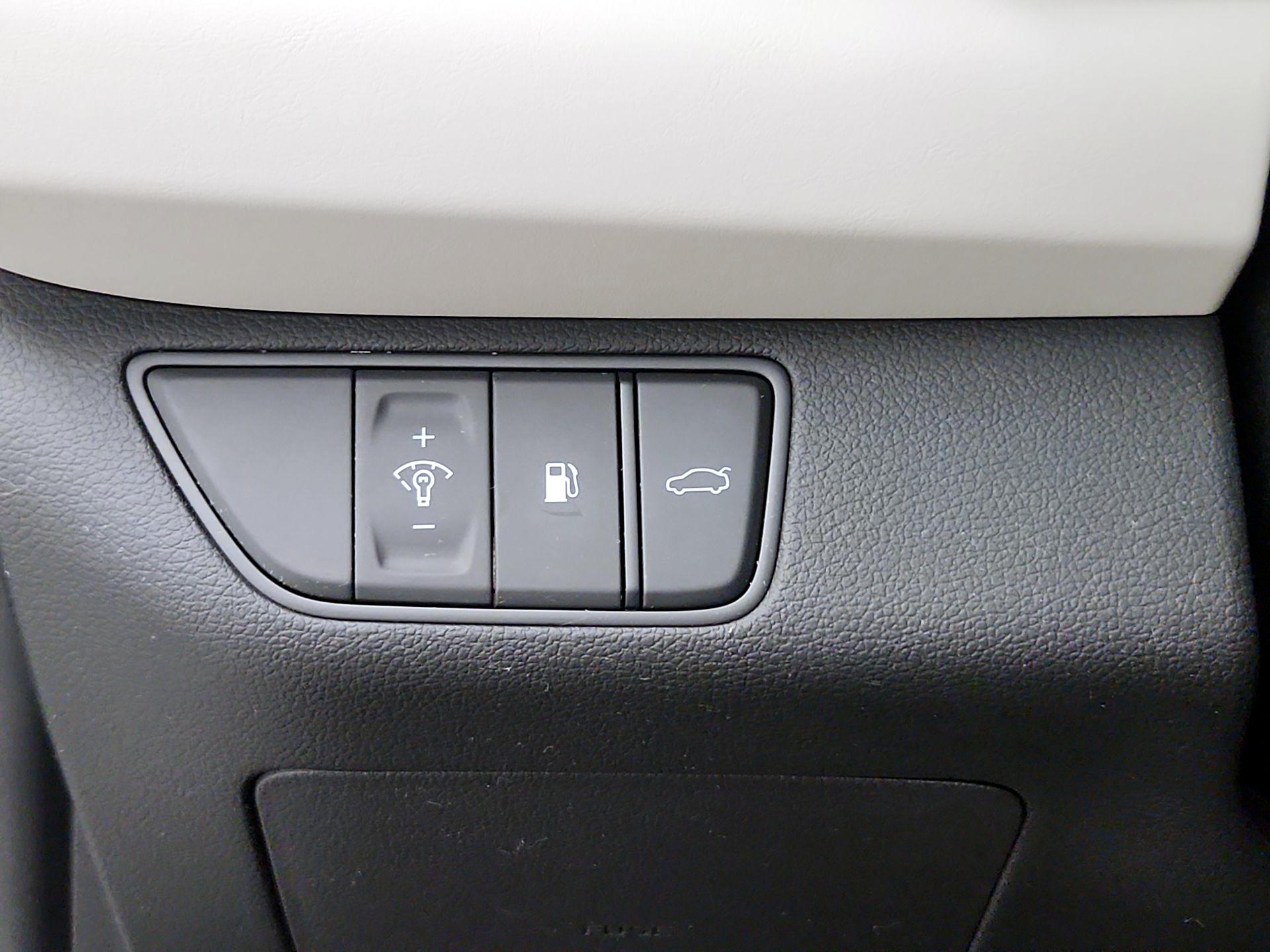 Thumbnail: 2023 Genesis G70 - 13