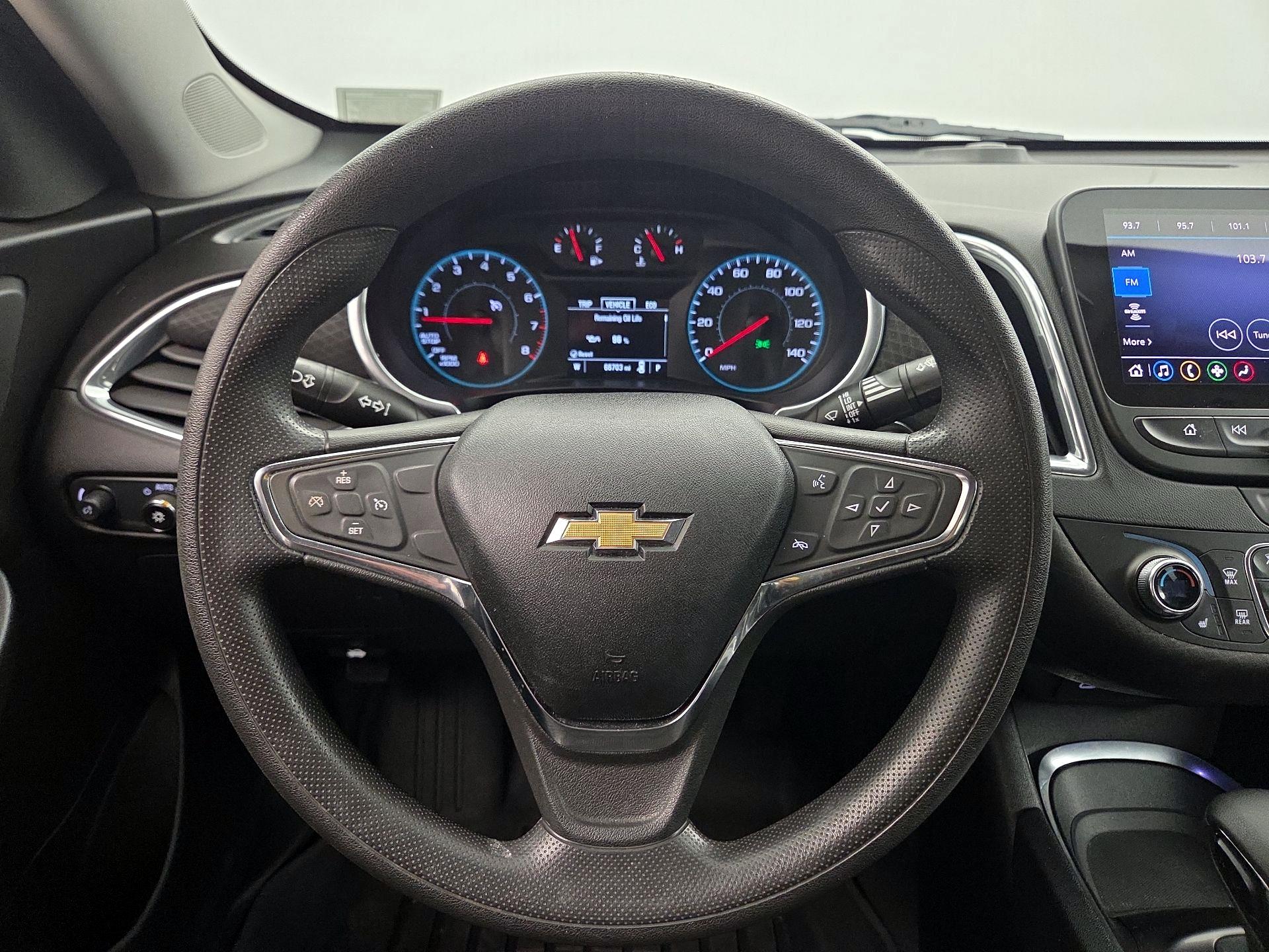 Thumbnail: 2021 Chevrolet Malibu - 10