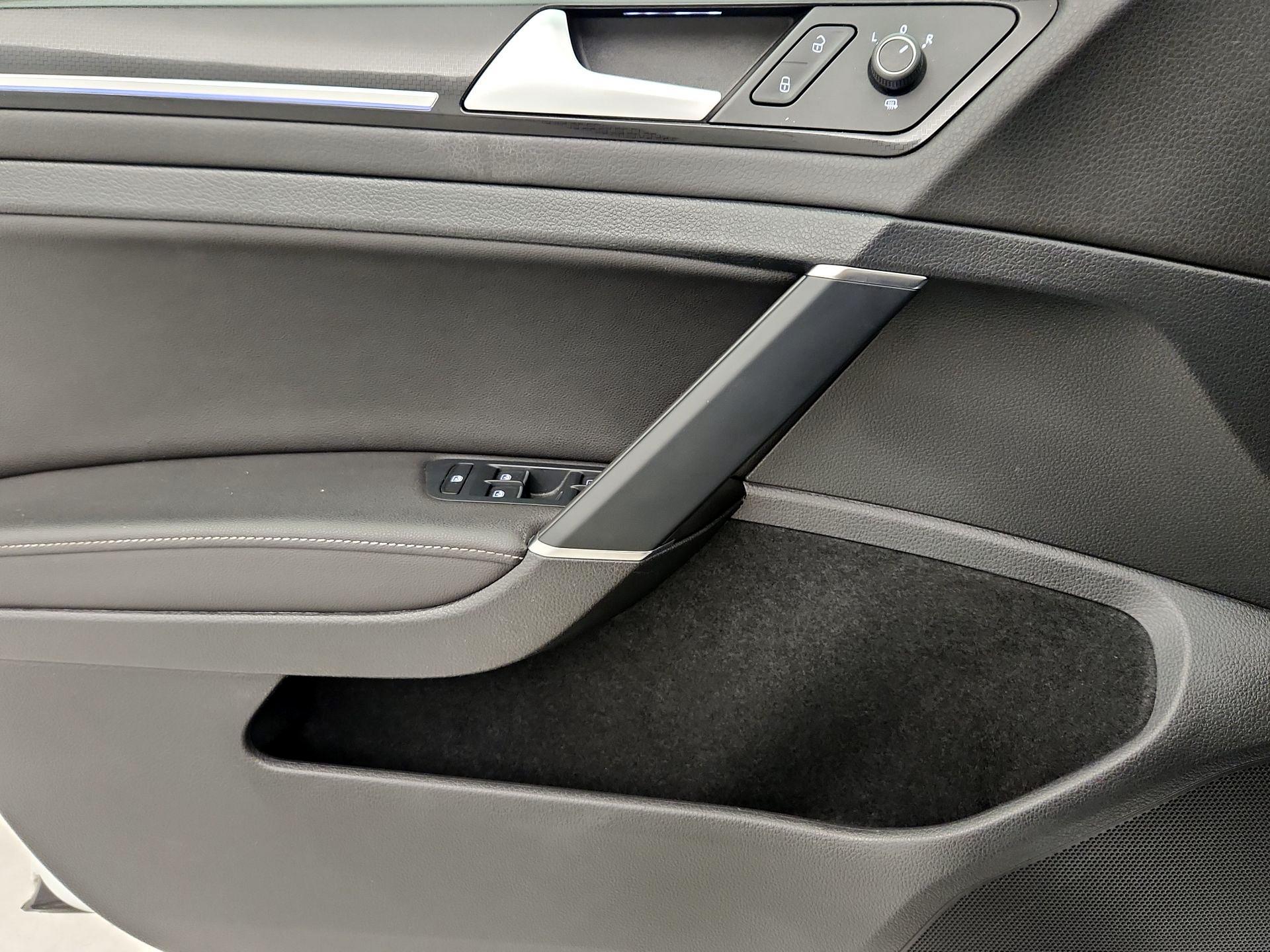 Thumbnail: 2019 Volkswagen Golf - 12