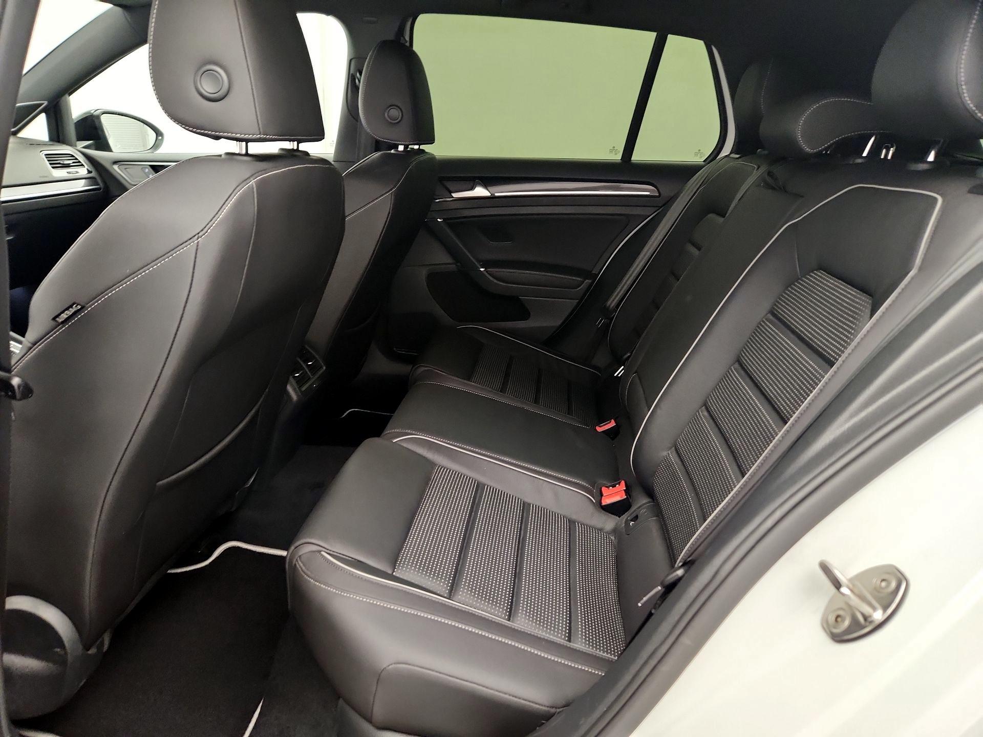 Thumbnail: 2019 Volkswagen Golf - 17