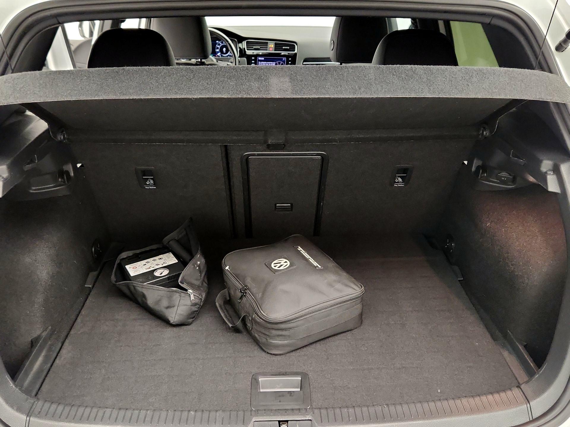 Thumbnail: 2019 Volkswagen Golf - 18