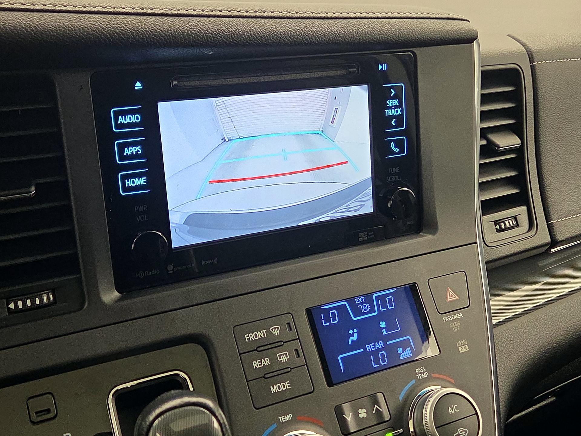 Thumbnail: 2017 Toyota Sienna - 14