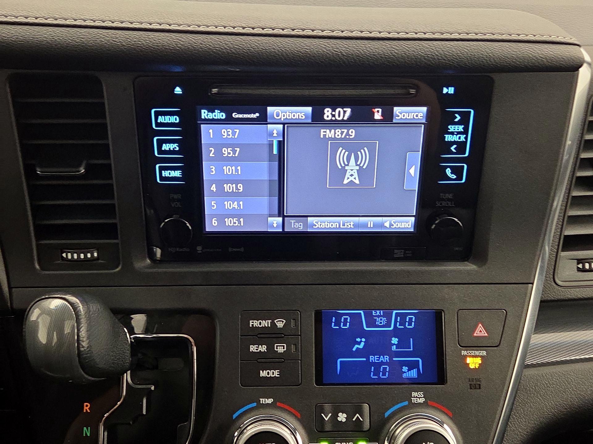 Thumbnail: 2017 Toyota Sienna - 15