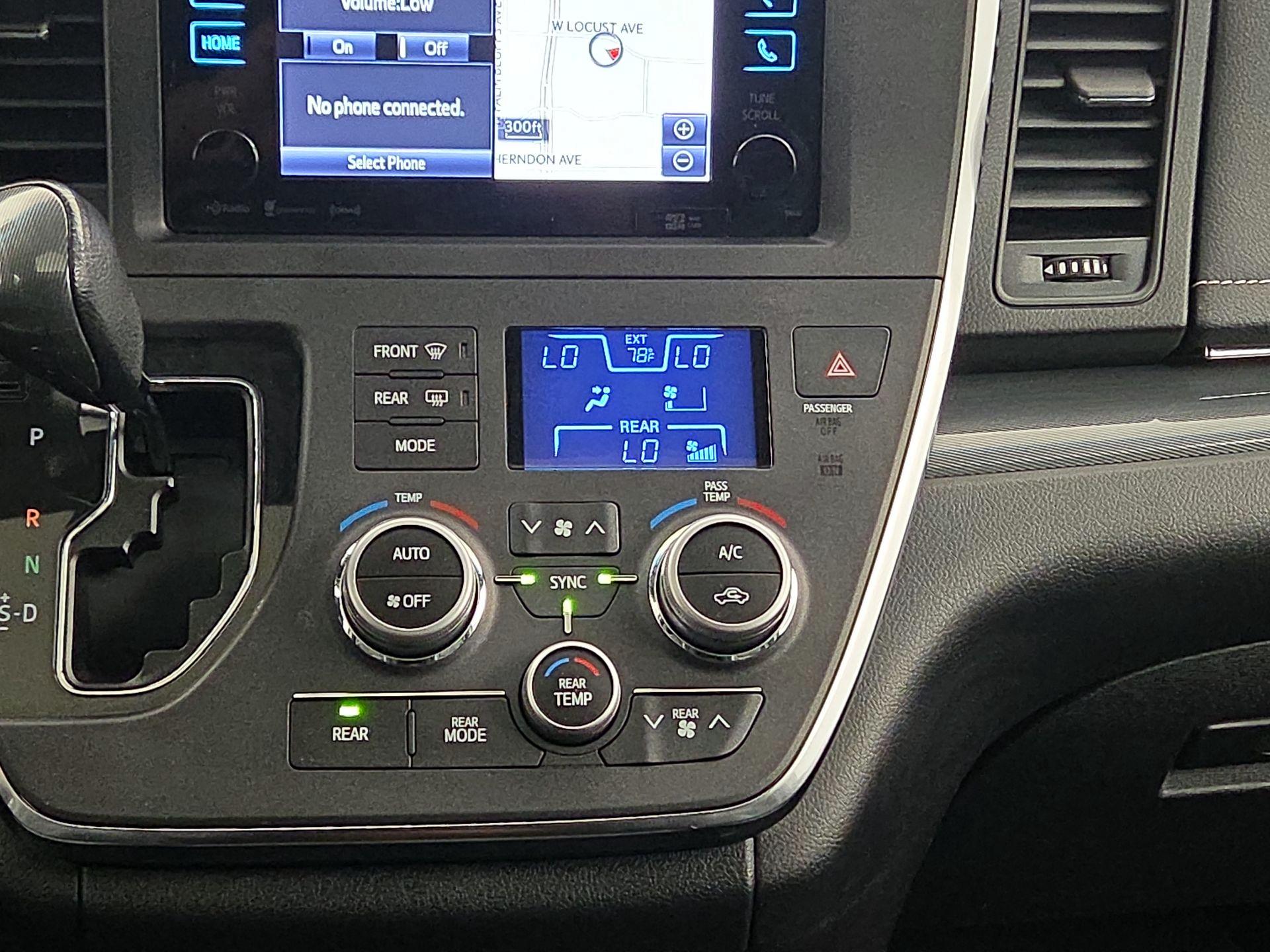 Thumbnail: 2017 Toyota Sienna - 16