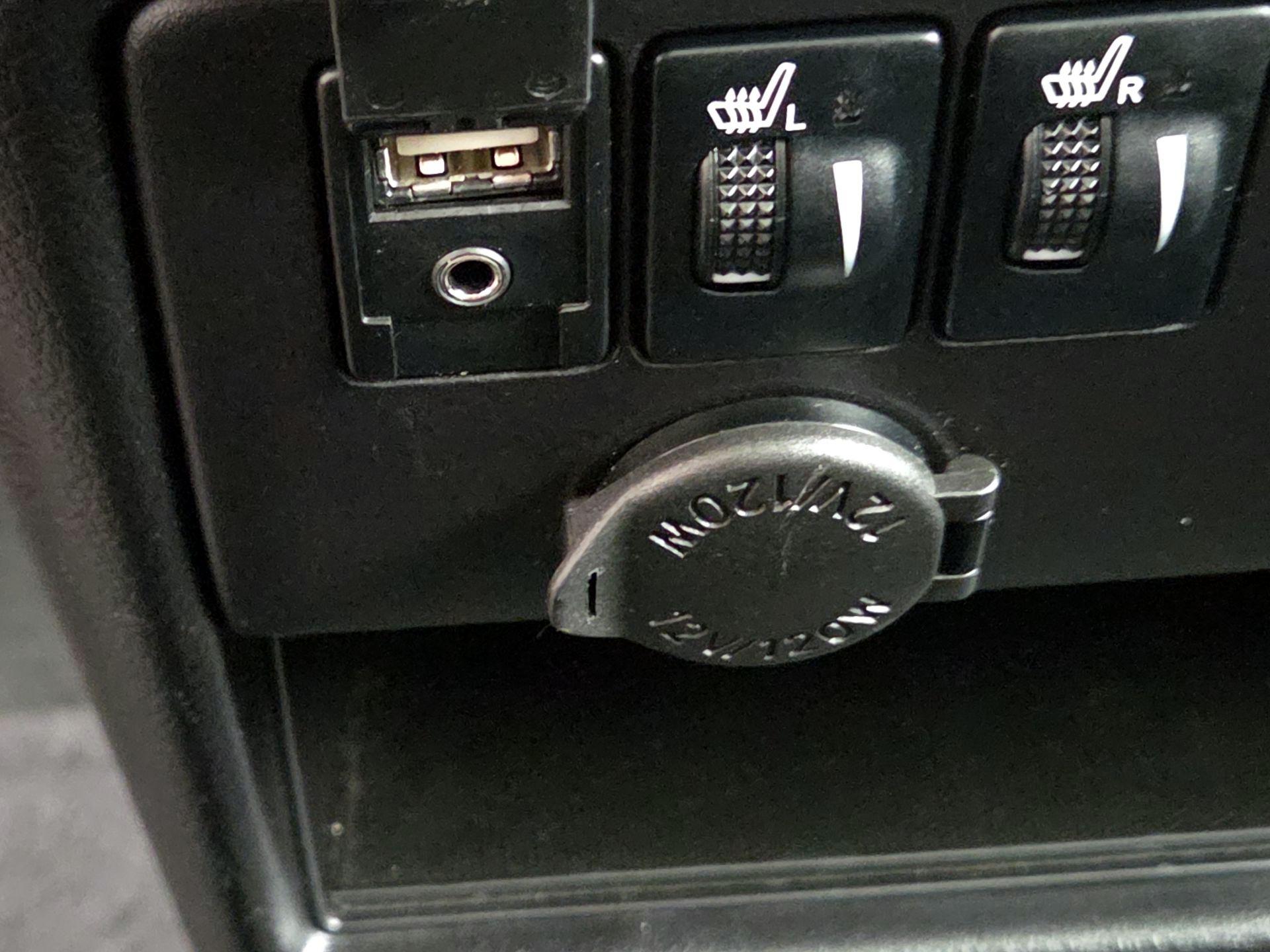 Thumbnail: 2017 Toyota Sienna - 18