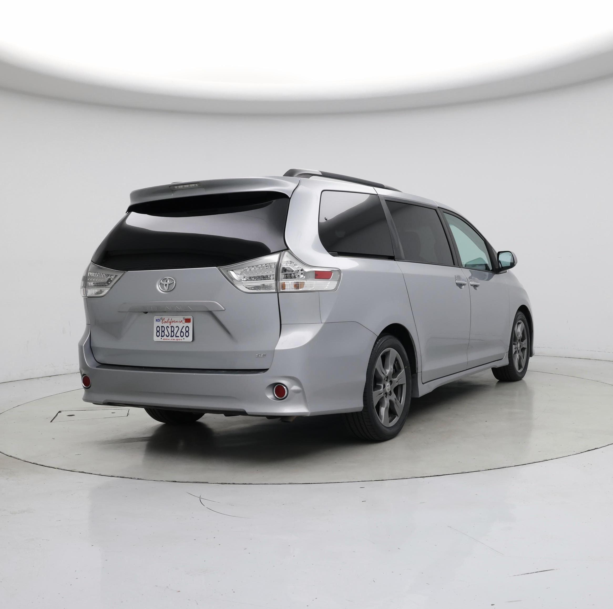Thumbnail: 2017 Toyota Sienna - 8