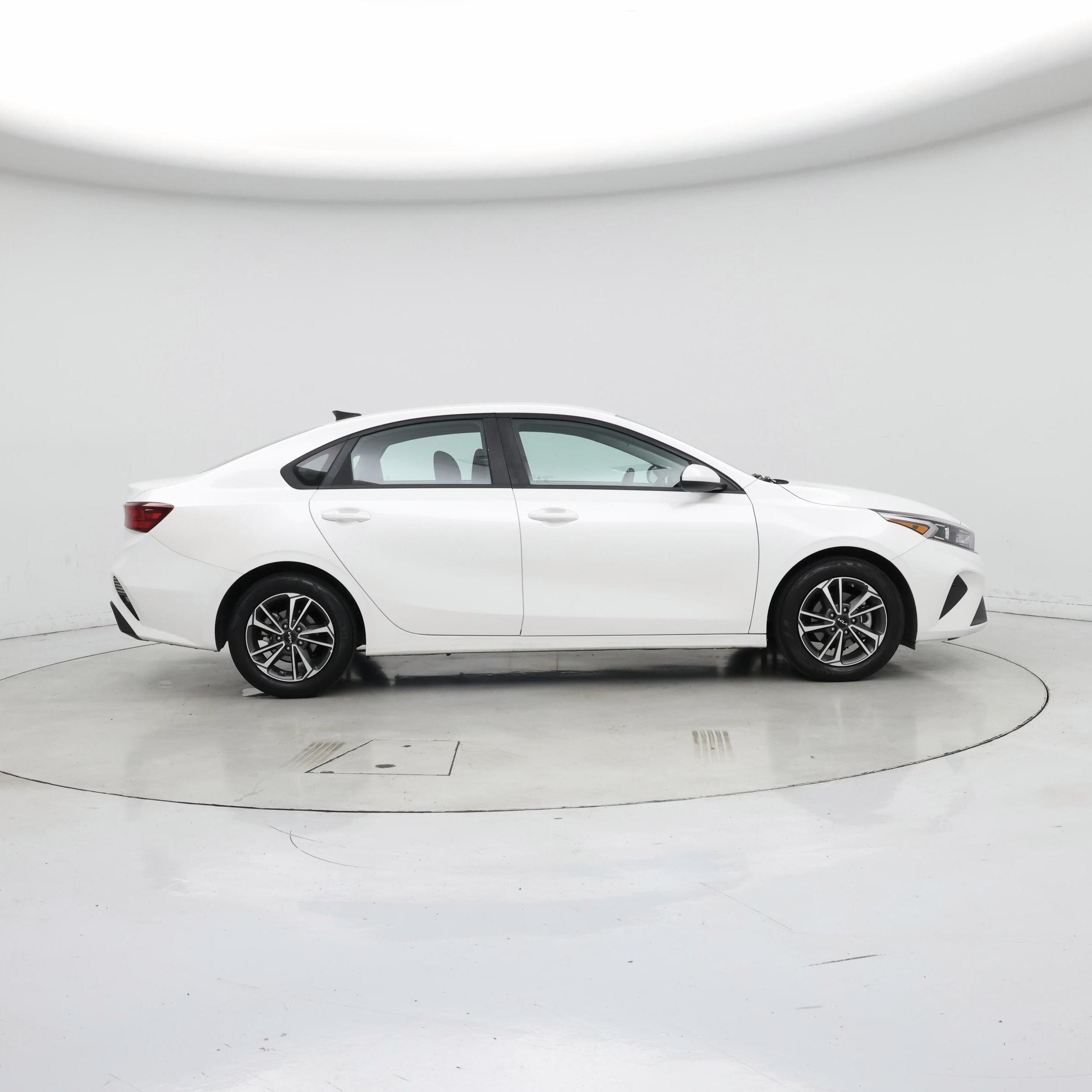 Thumbnail: 2024 Kia Forte - 7