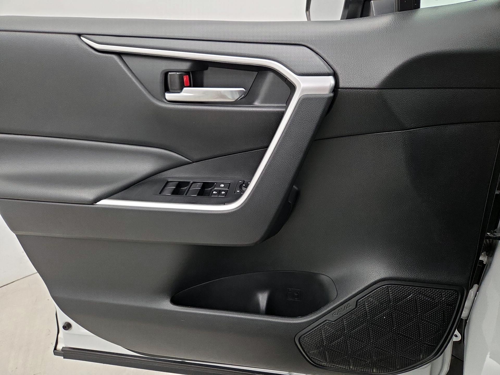 Thumbnail: 2021 Toyota RAV4 - 12