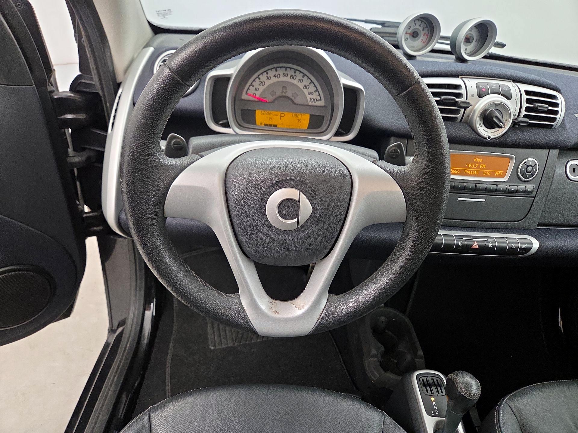 Thumbnail: 2015 smart fortwo - 10