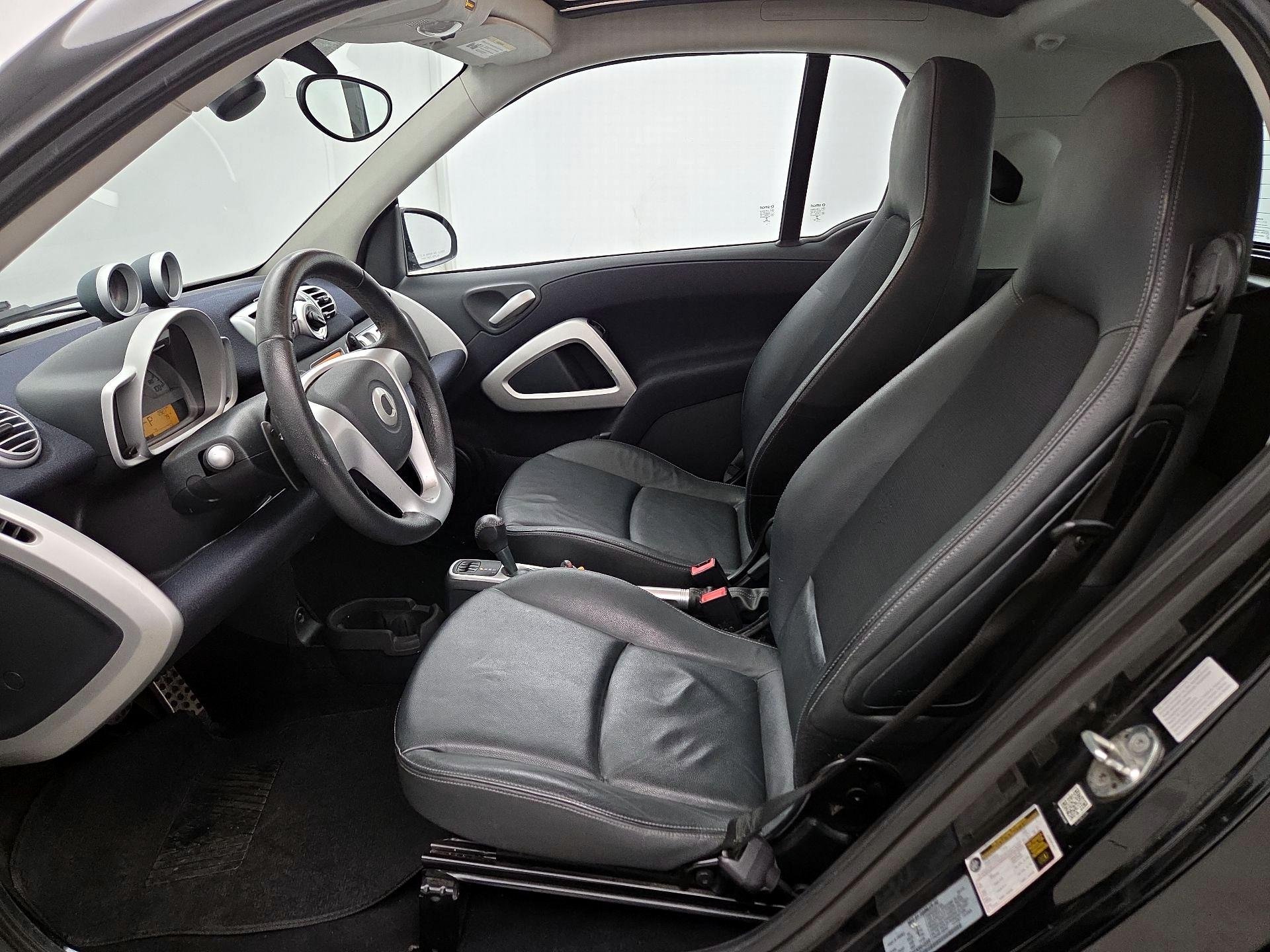 Thumbnail: 2015 smart fortwo - 11