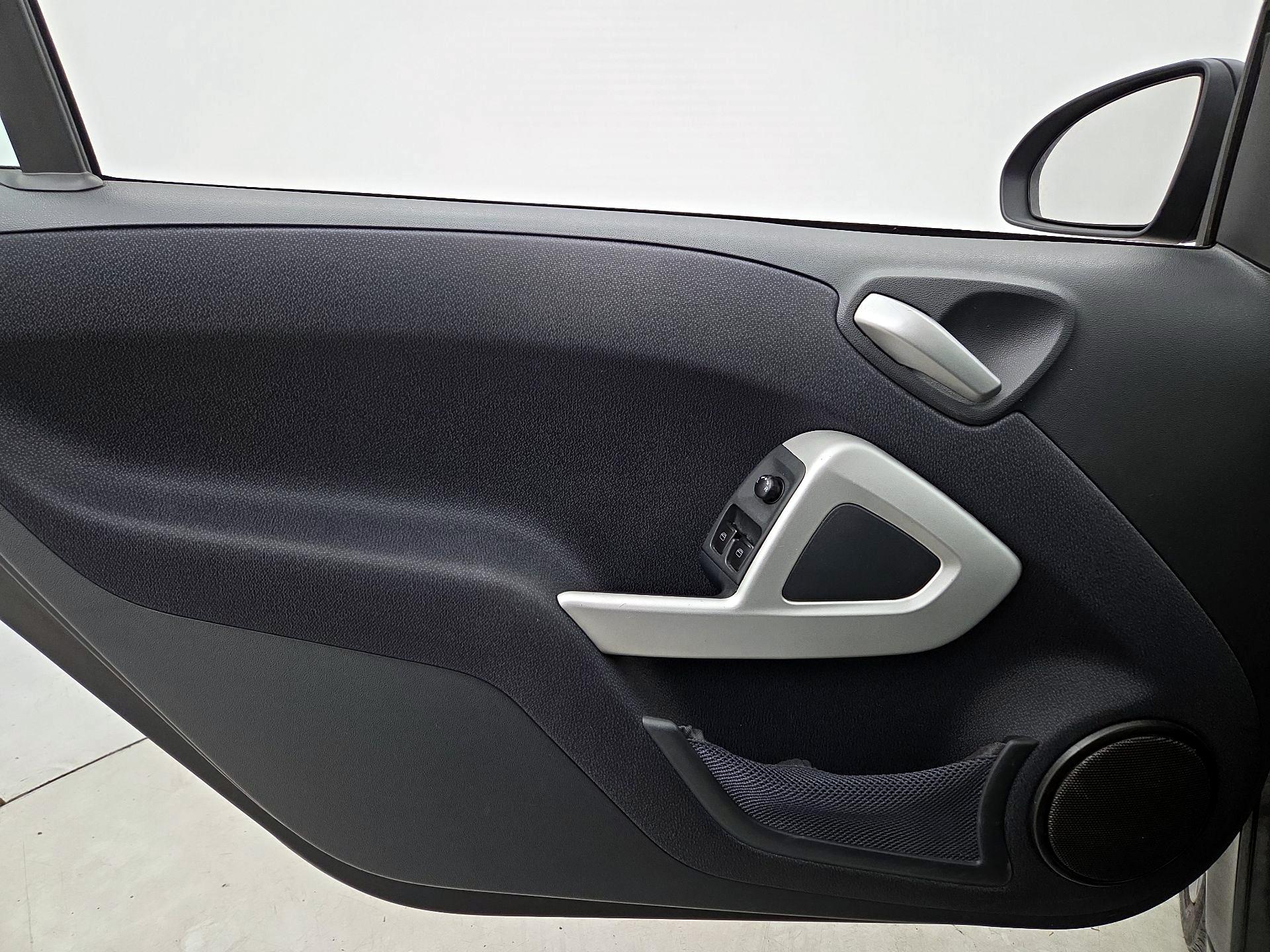 Thumbnail: 2015 smart fortwo - 12