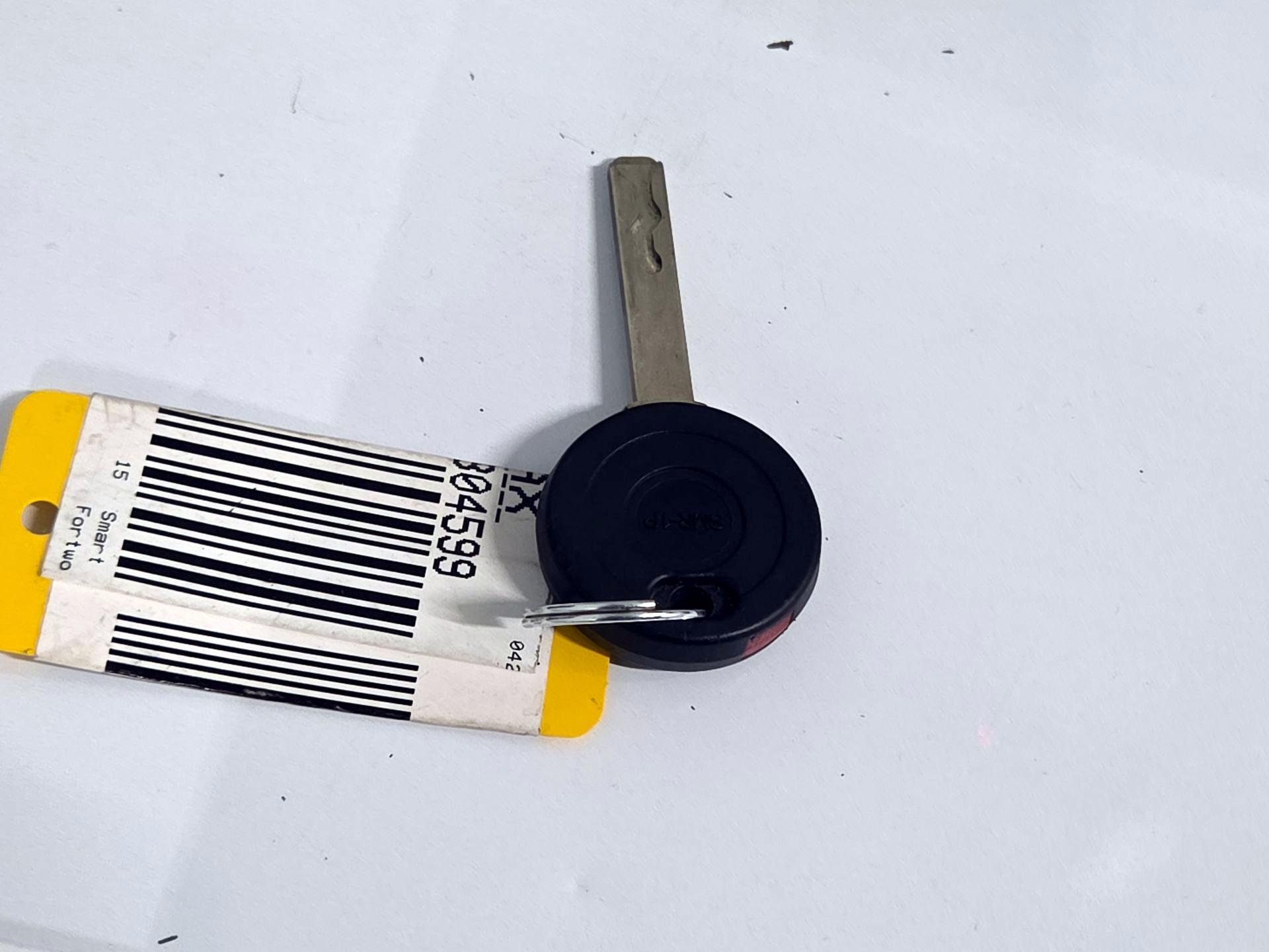 Thumbnail: 2015 smart fortwo - 18