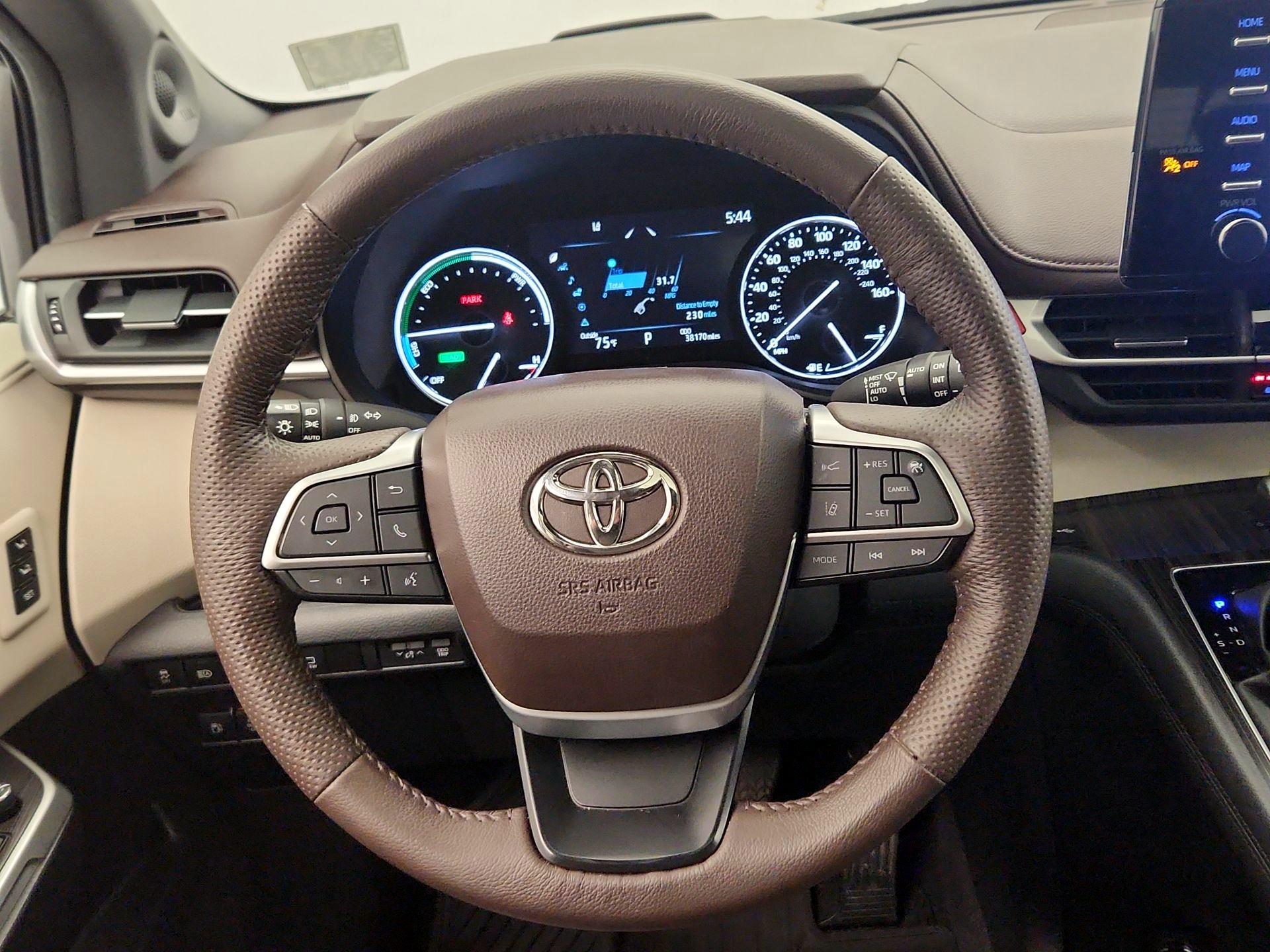 Thumbnail: 2024 Toyota Sienna - 10