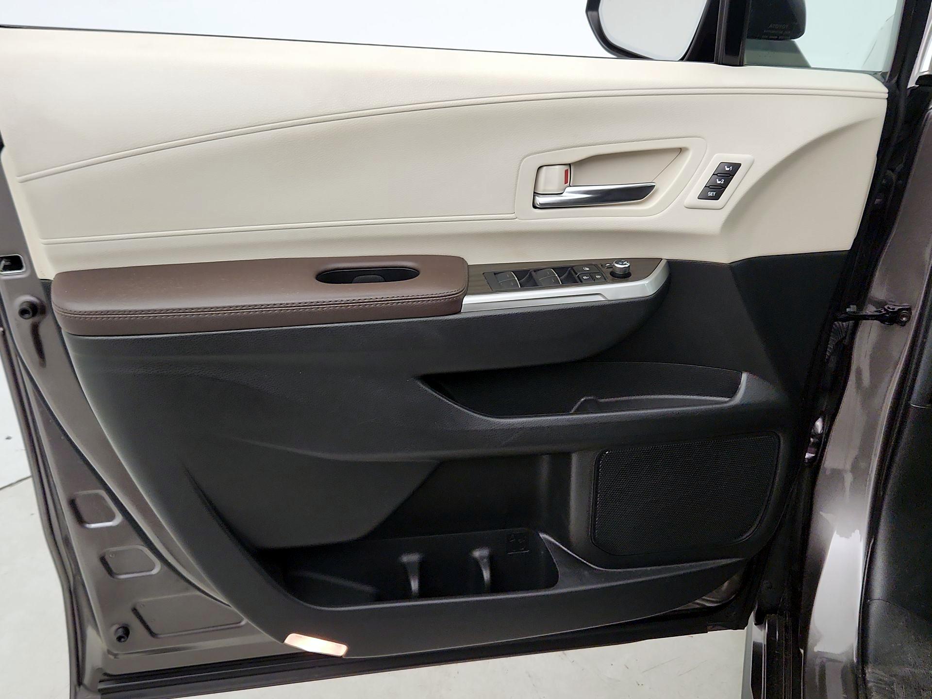 Thumbnail: 2024 Toyota Sienna - 12