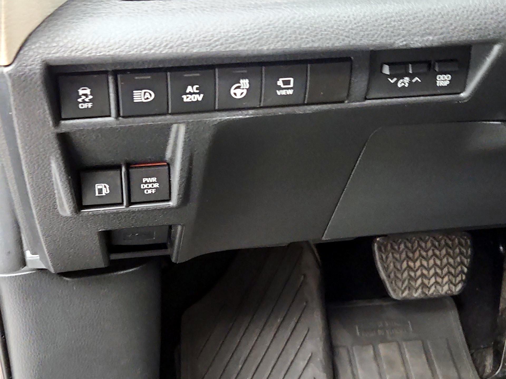 Thumbnail: 2024 Toyota Sienna - 13