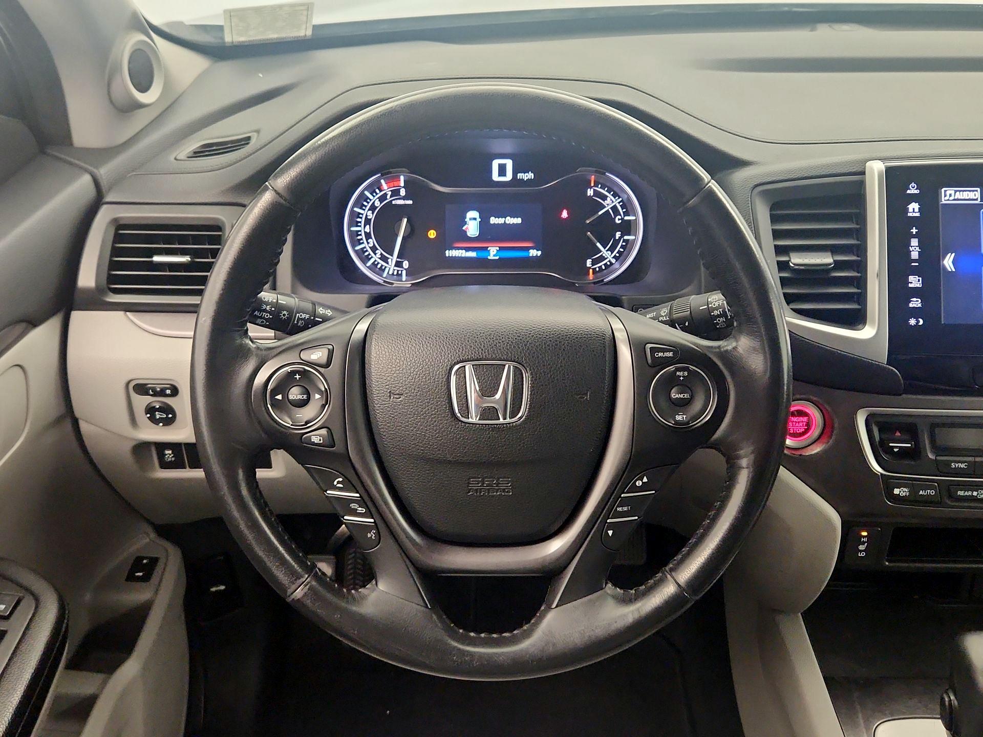 Thumbnail: 2017 Honda Pilot - 10