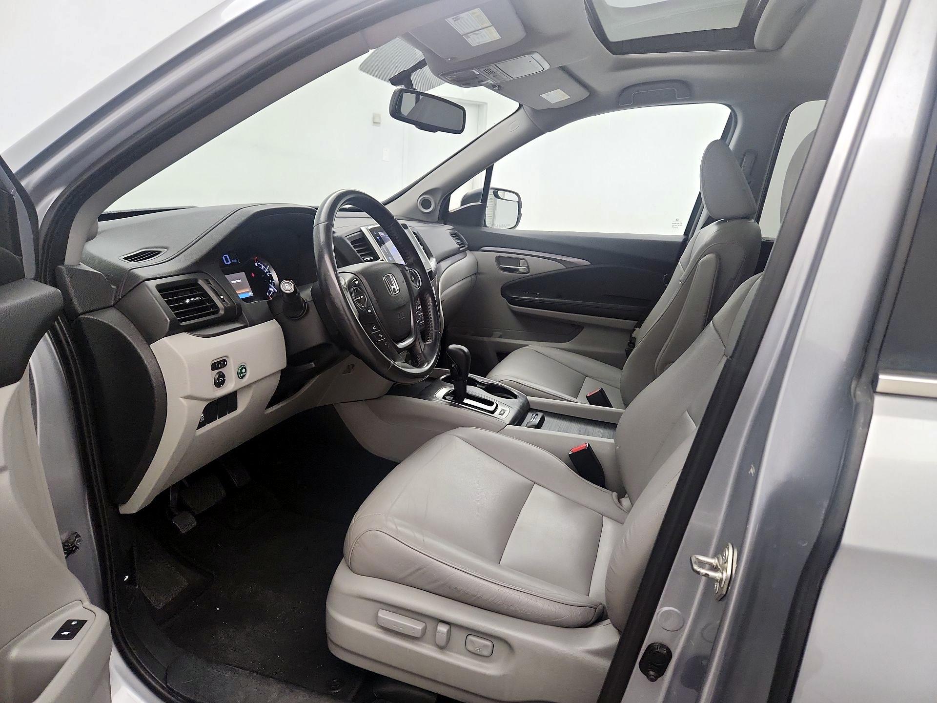 Thumbnail: 2017 Honda Pilot - 11